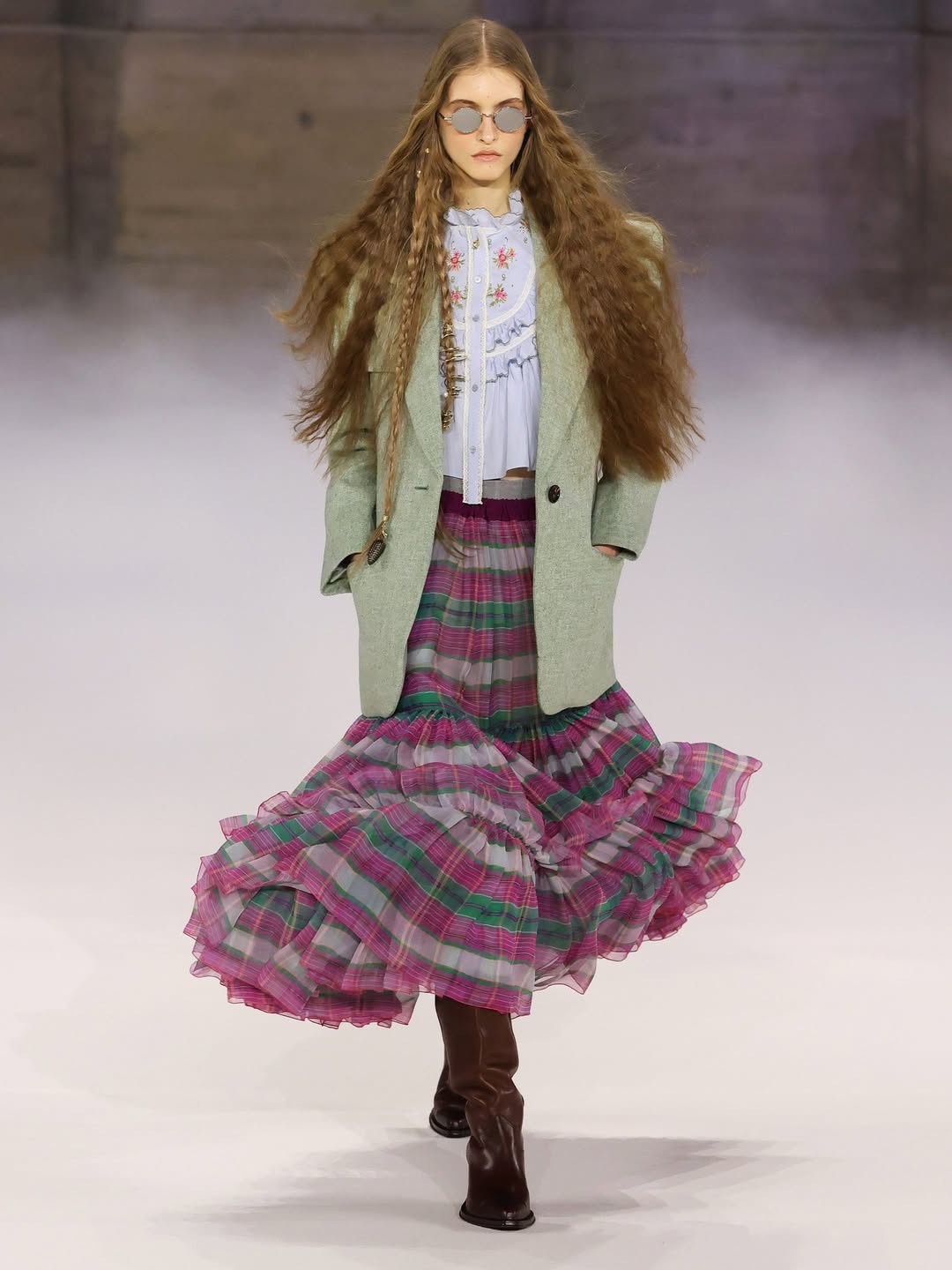 Hinh anh Đâu là những xu hướng làm đẹp được "săn đón" tại Paris Fashion Week 2026?  6