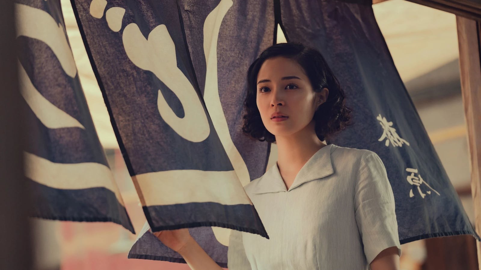 Hinh anh “Cảnh đồi mờ xám”: Dòng sông hoài niệm lững lờ trôi yên 1