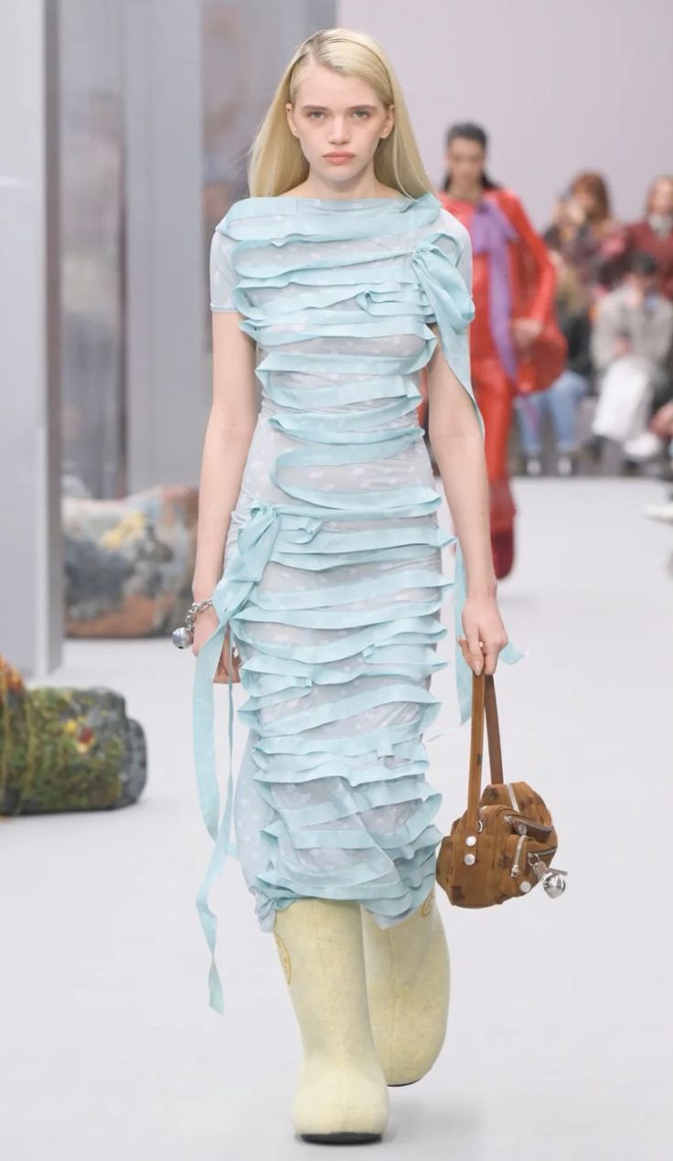 Hinh anh From runway to wardrobe: 3 xu hướng từ sàn diễn giúp định hình tủ đồ mới 8