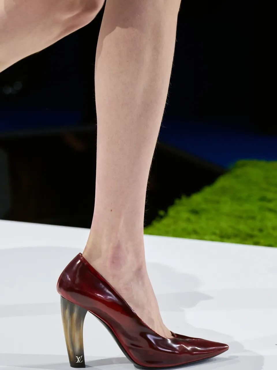 Hinh anh Louis Vuitton Thu Đông 2026: Hành trình thời trang giữa thiên nhiên siêu thực 21