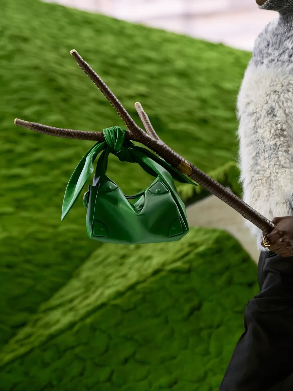 Hinh anh Louis Vuitton Thu Đông 2026: Hành trình thời trang giữa thiên nhiên siêu thực 18