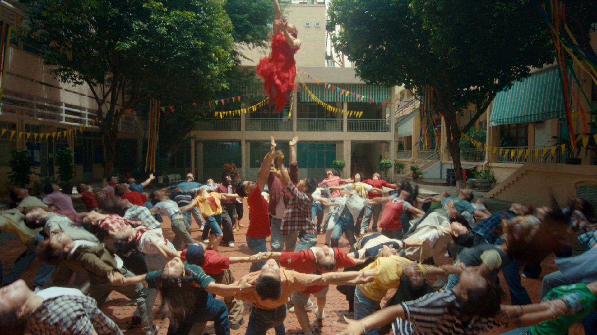 Hinh anh “Cảm ơn người đã thức cùng tôi”: Tín hiệu mới cho dòng phim nhạc kịch Việt 3