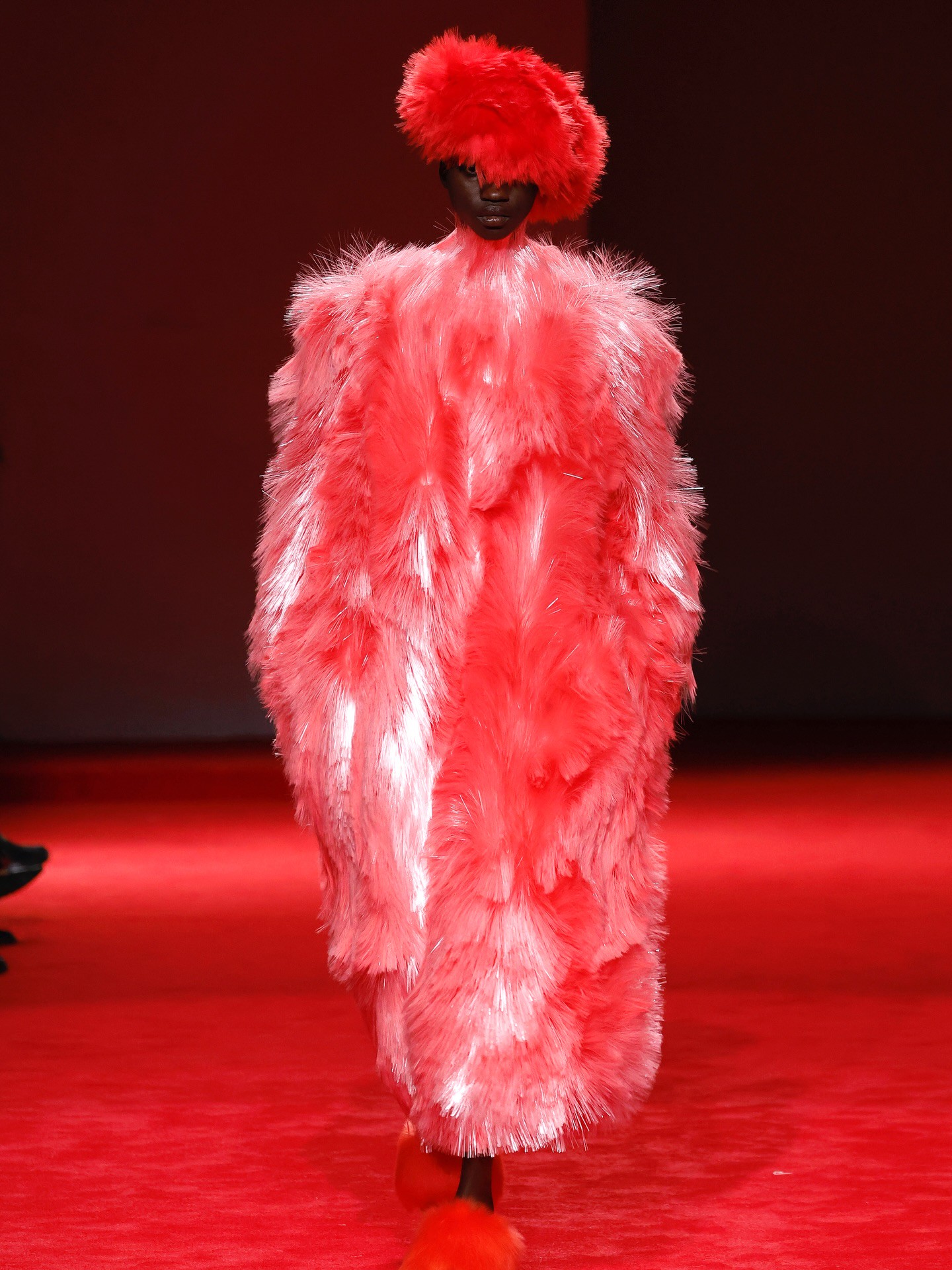 Hinh anh Bottega Vaneta Fall Winter 2026: Thảm đỏ của cấu trúc và chất liệu 17