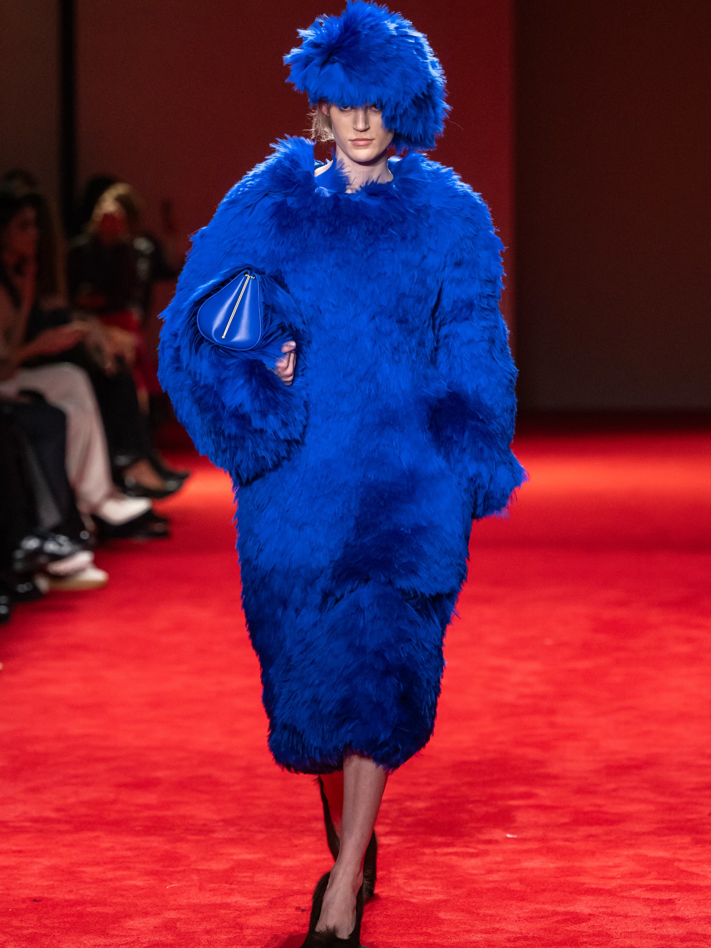 Hinh anh Bottega Vaneta Fall Winter 2026: Thảm đỏ của cấu trúc và chất liệu 13