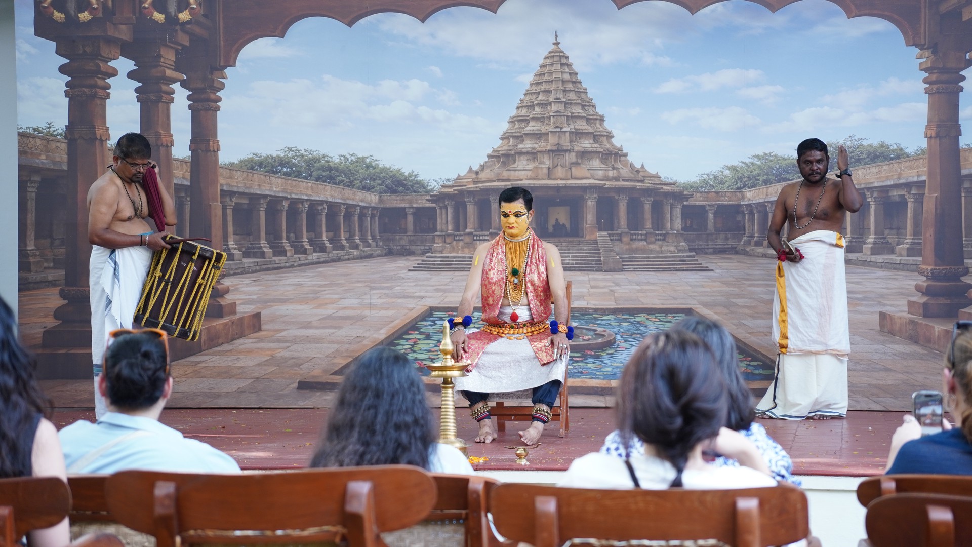 Hinh anh Điệu nhảy truyền thống từng chỉ dành cho đàn ông biểu diễn ở xứ Ấn 2