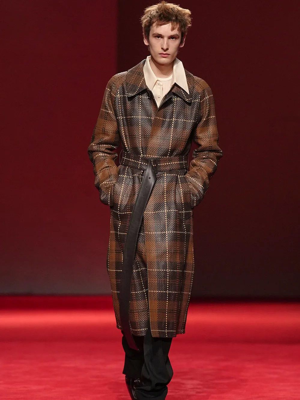 Hinh anh Bottega Vaneta Fall Winter 2026: Thảm đỏ của cấu trúc và chất liệu 23