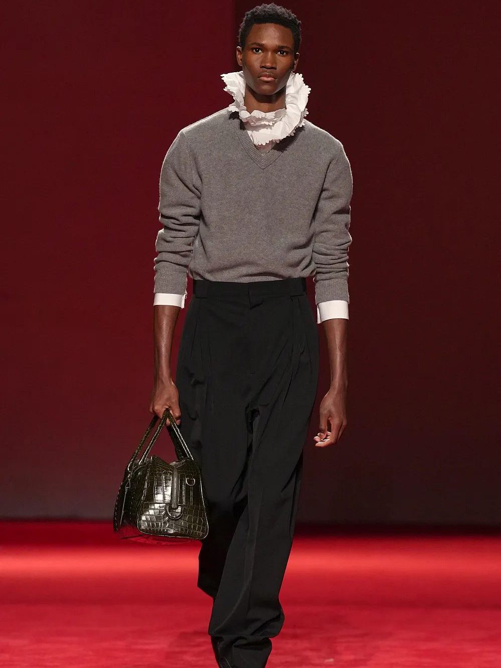 Hinh anh Bottega Vaneta Fall Winter 2026: Thảm đỏ của cấu trúc và chất liệu 4