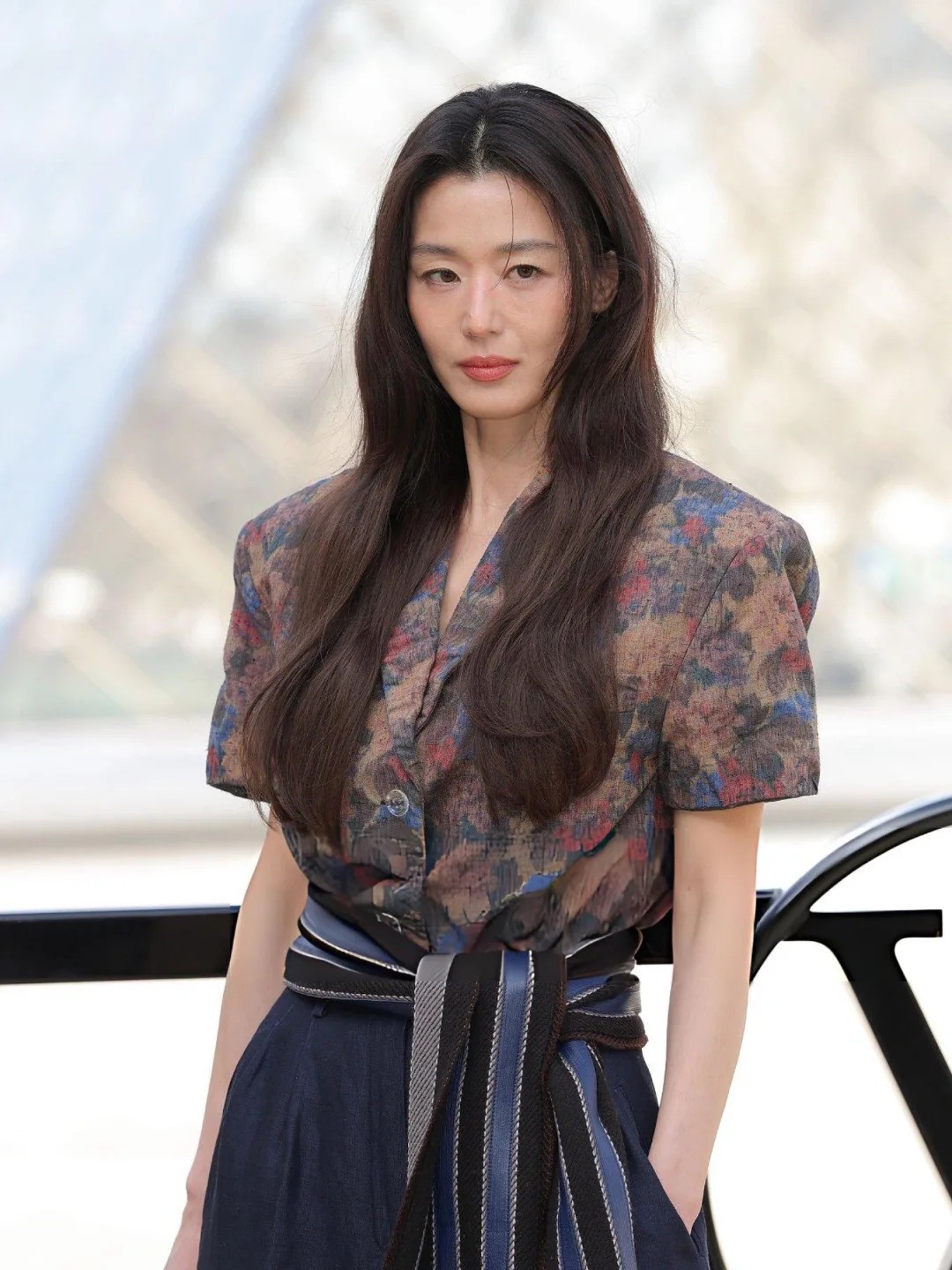 Hinh anh Business Core: Cảm hứng được các sao nữ Hàn lăng xê tại tuần lễ thời trang 7