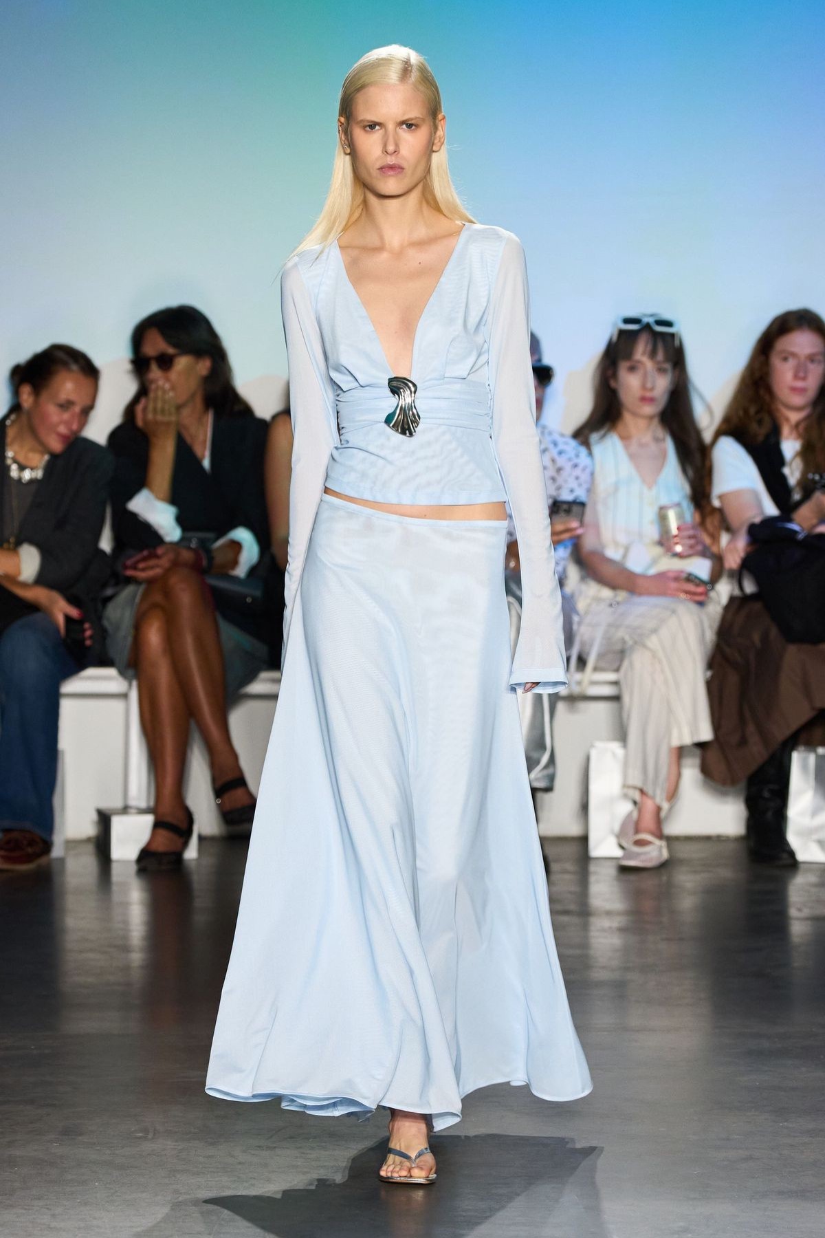 Hinh anh From runway to wardrobe: 3 xu hướng từ sàn diễn giúp định hình tủ đồ mới 13