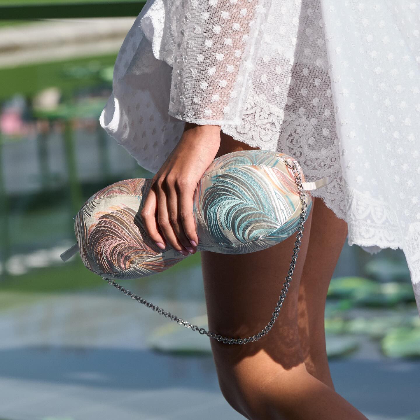 Hinh anh Dior Thu Đông 2026: Một cuộc dạo chơi trong vườn hoa 23