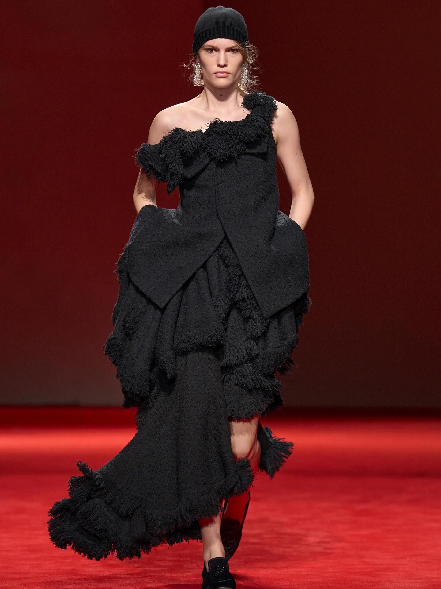 Hinh anh Bottega Vaneta Fall Winter 2026: Thảm đỏ của cấu trúc và chất liệu 5