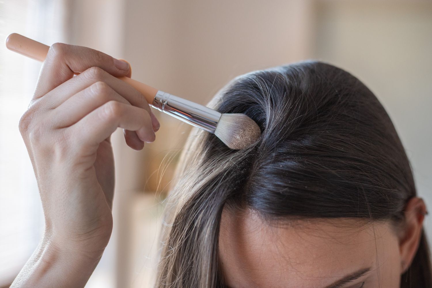 Hinh anh 4 mẹo giúp bạn khắc phục tình trạng tóc bết dầu mùa nắng nóng 7