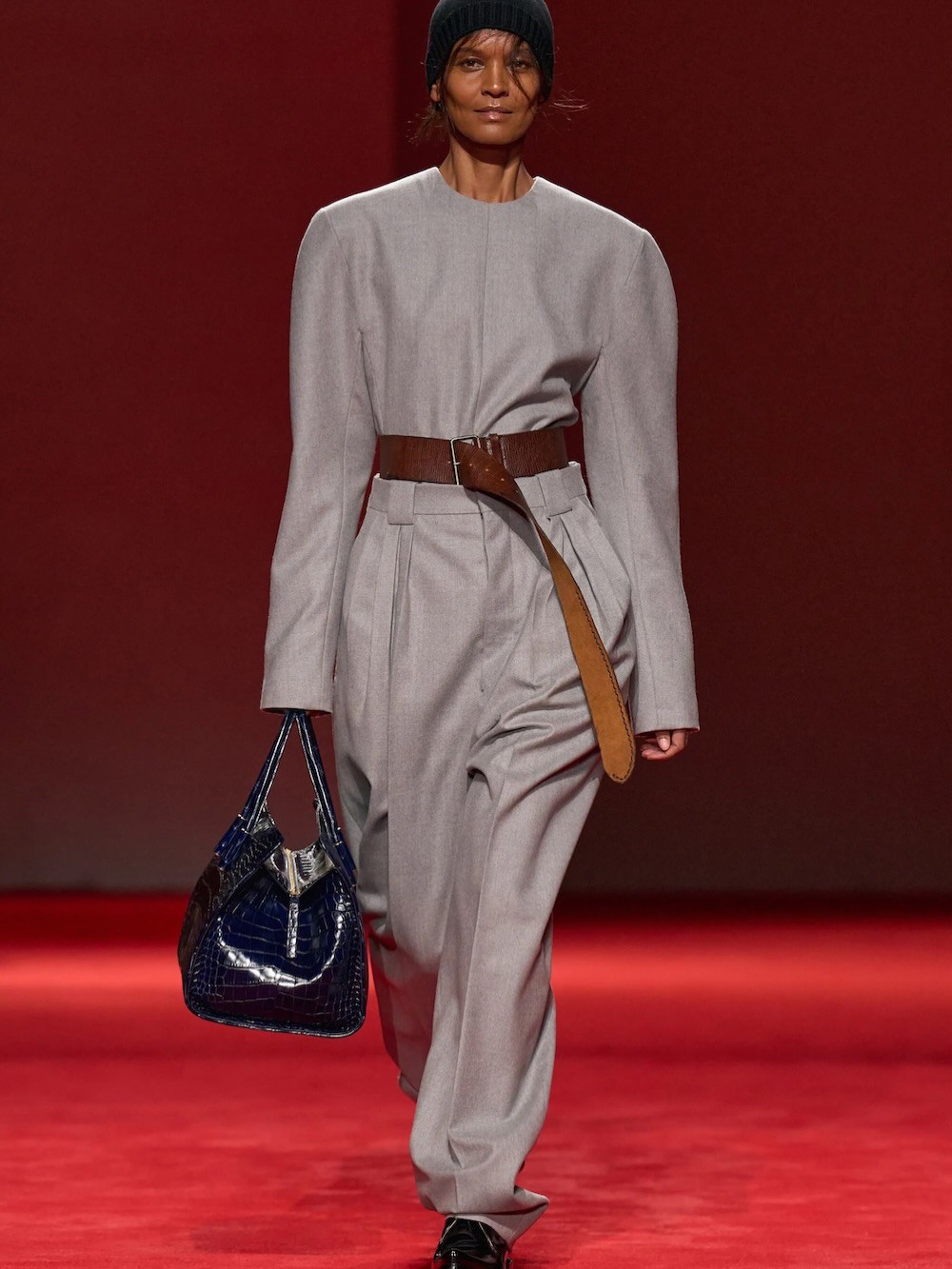 Hinh anh Bottega Vaneta Fall Winter 2026: Thảm đỏ của cấu trúc và chất liệu 6