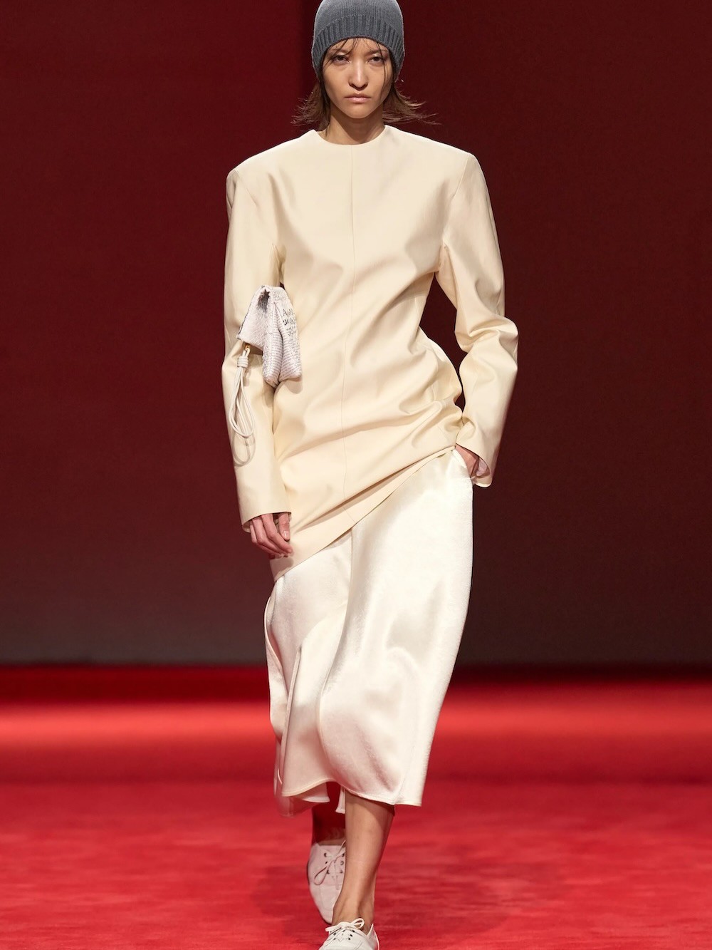 Hinh anh Bottega Vaneta Fall Winter 2026: Thảm đỏ của cấu trúc và chất liệu 8