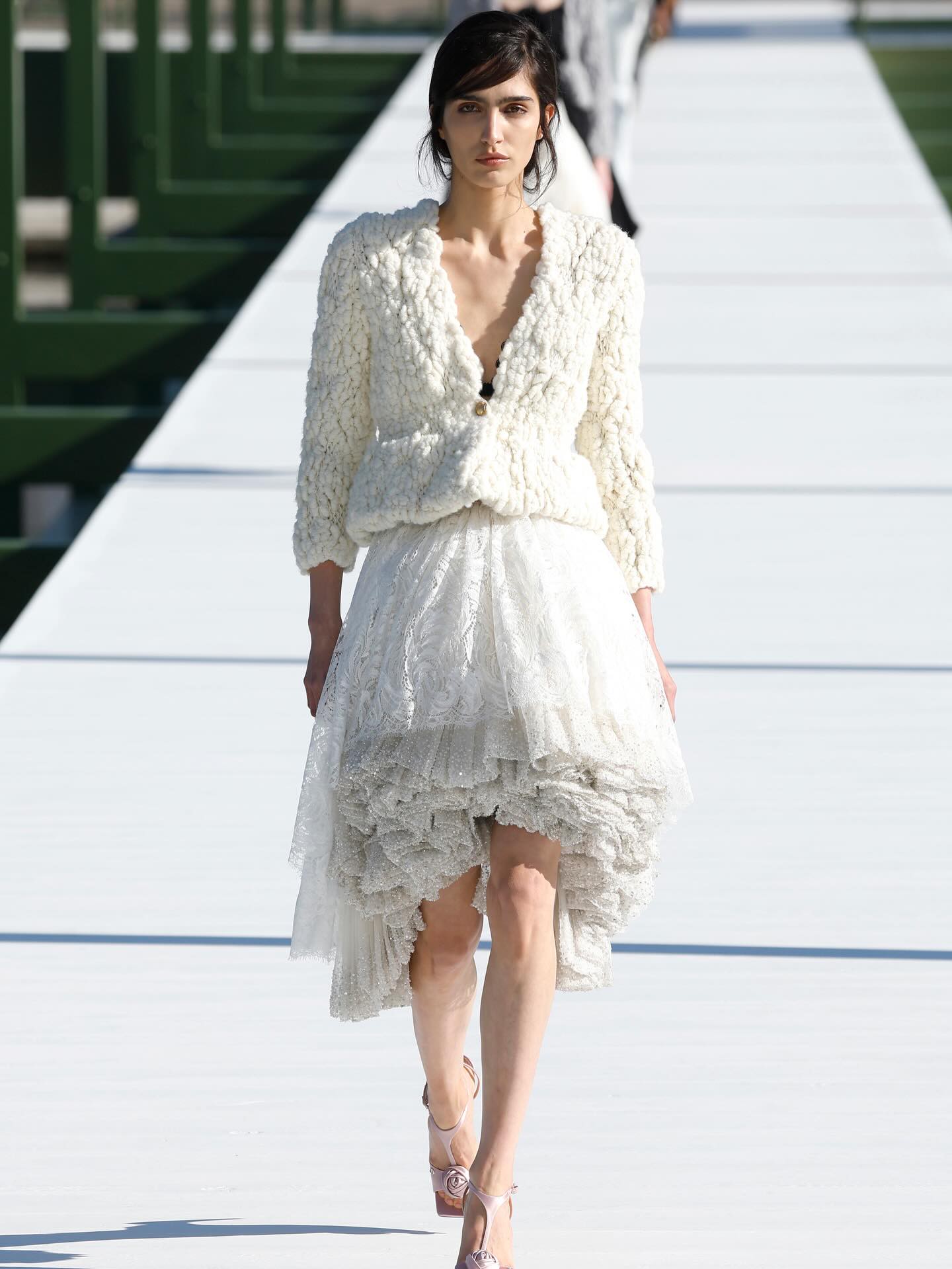 Hinh anh Dior Thu Đông 2026: Một cuộc dạo chơi trong vườn hoa 18