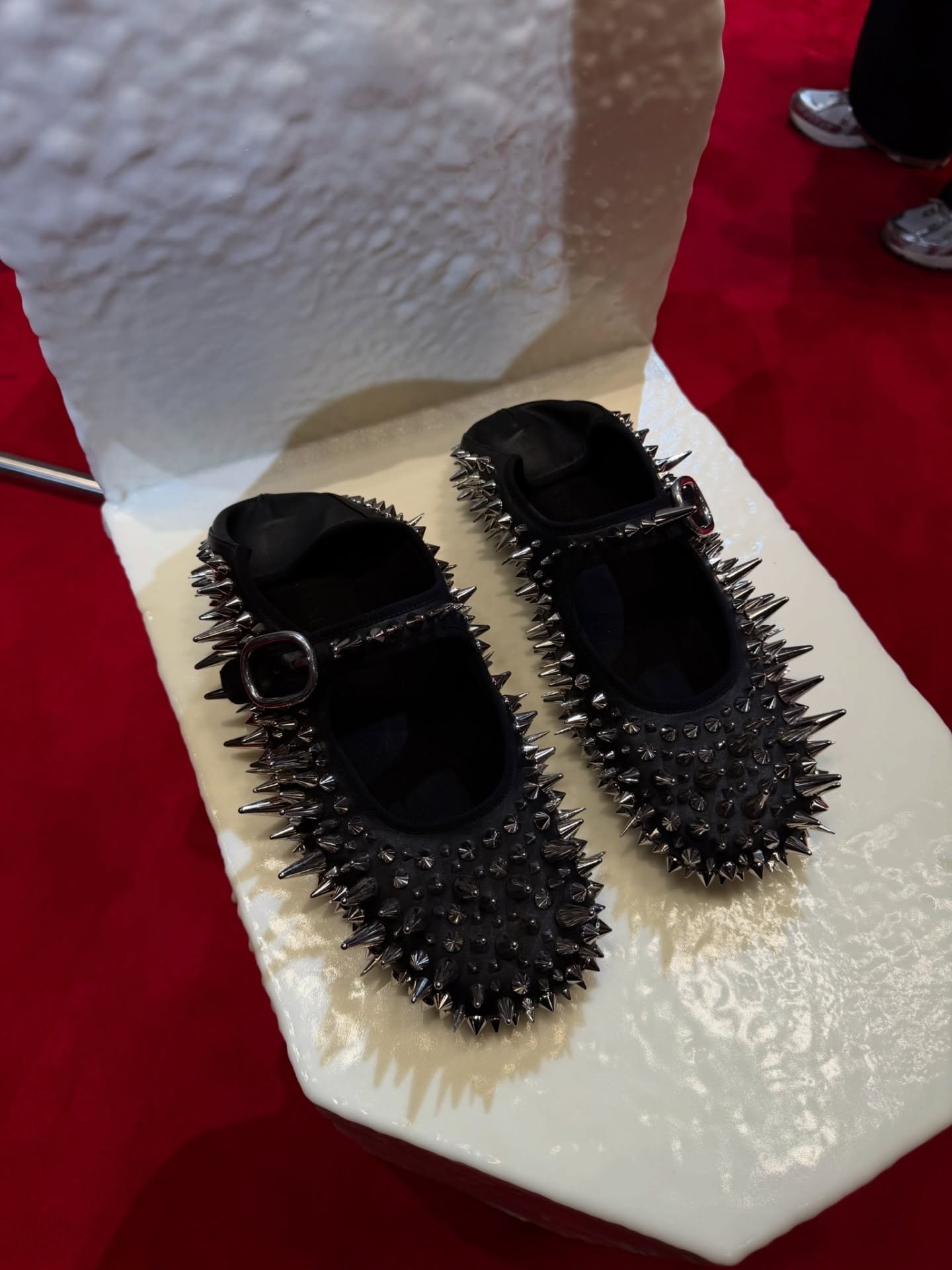 Hinh anh Bottega Vaneta Fall Winter 2026: Thảm đỏ của cấu trúc và chất liệu 18