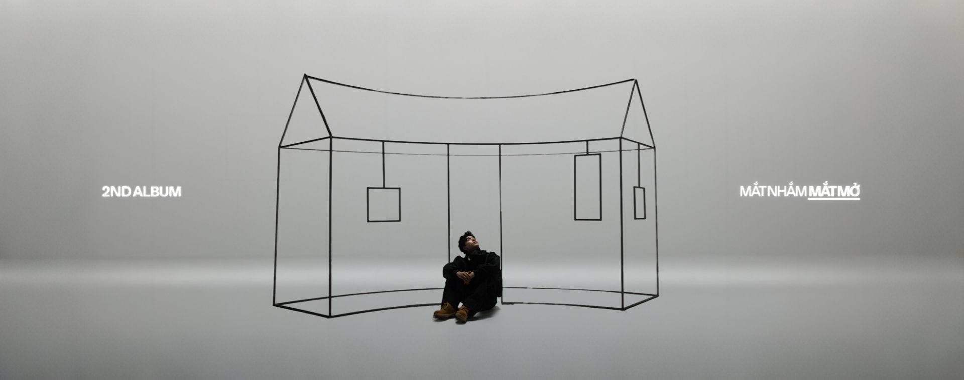 Hinh anh “Mắt nhắm mắt mở” của HIEUTHUHAI: Giữa kỳ vọng và thực tế 1