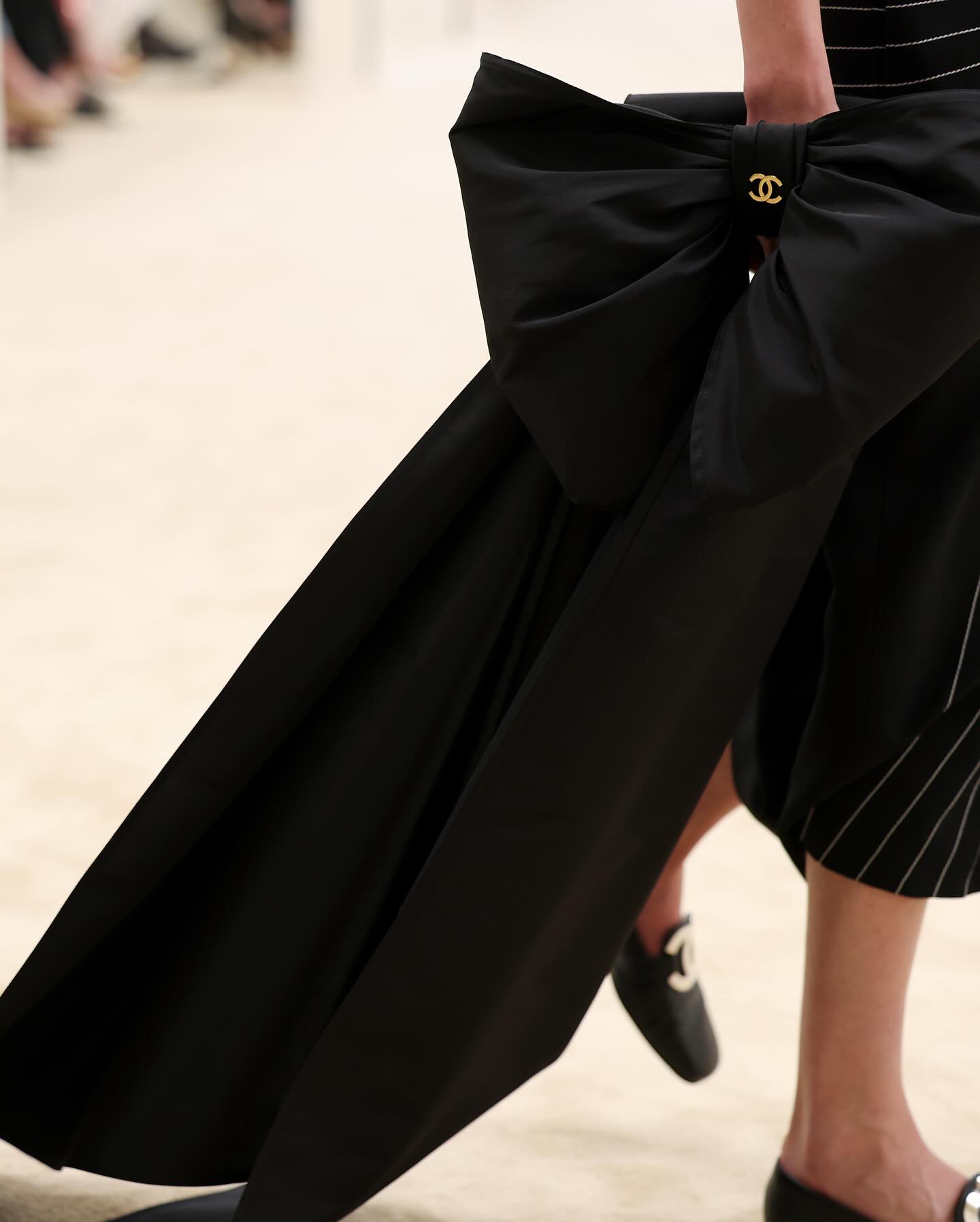 Hinh anh CHANEL Cruise 2026/27: Bản tuyên ngôn tự do từ bệ phóng Biarritz 4