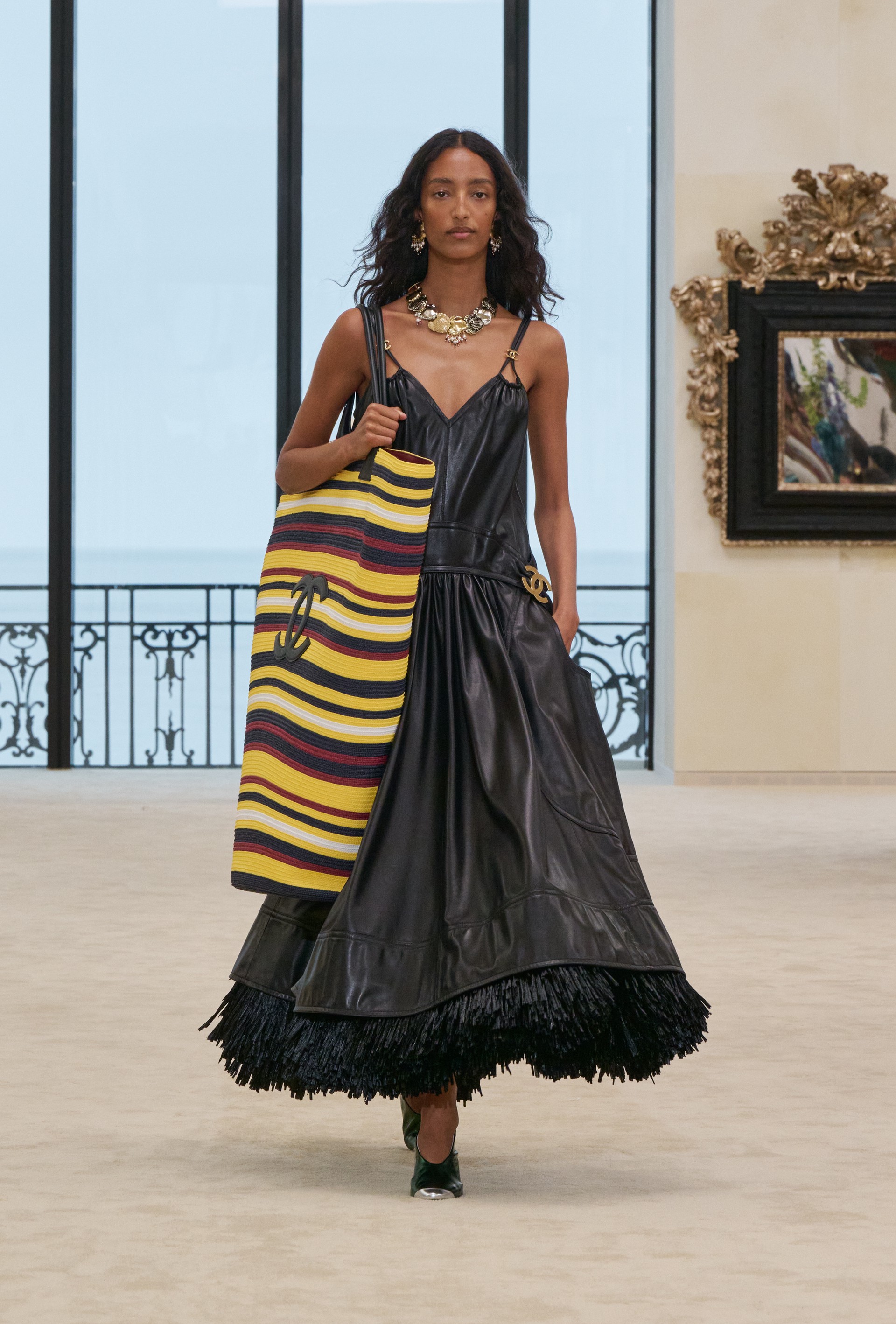 Hinh anh CHANEL Cruise 2026/27: Bản tuyên ngôn tự do từ bệ phóng Biarritz 9