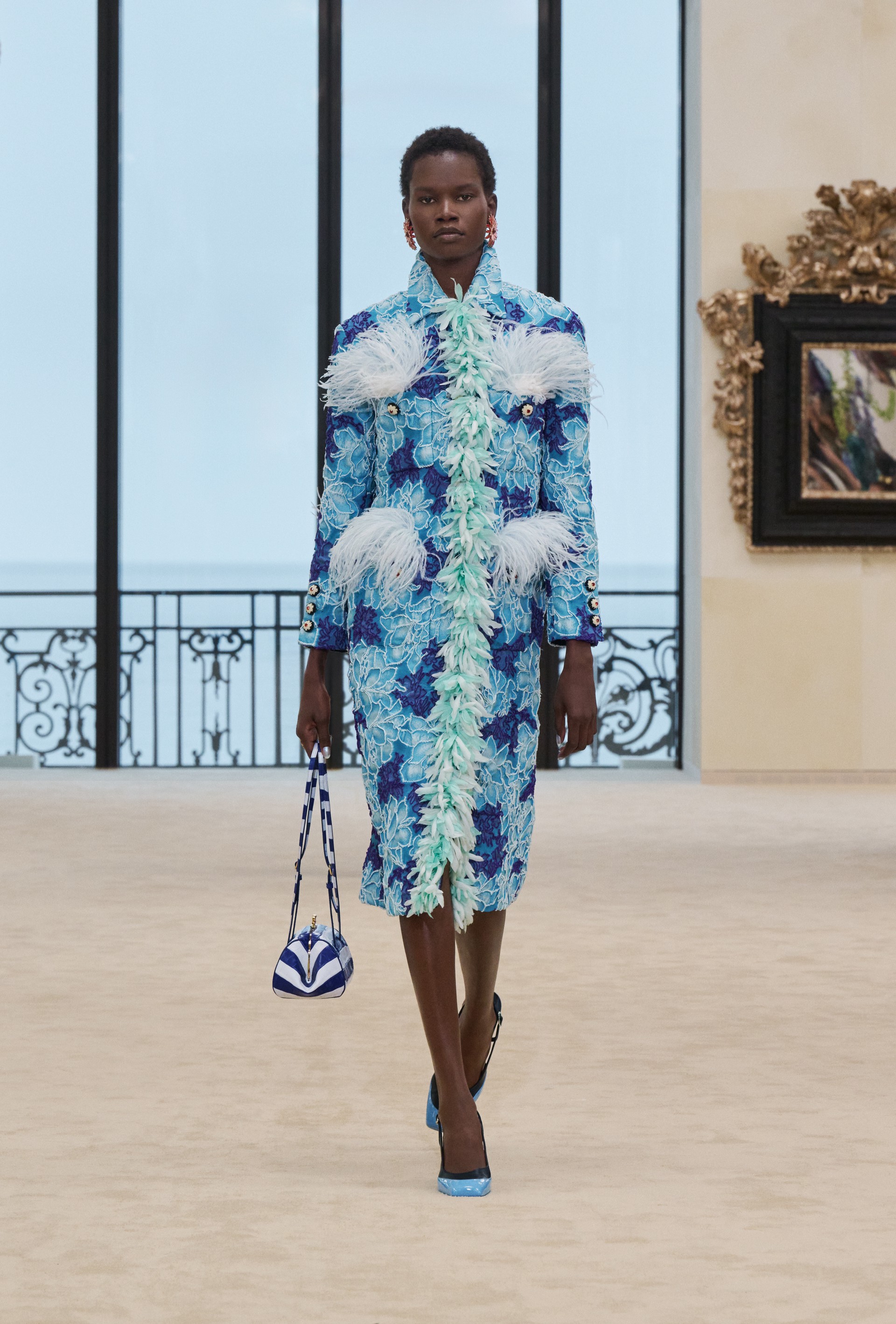 Hinh anh CHANEL Cruise 2026/27: Bản tuyên ngôn tự do từ bệ phóng Biarritz 24