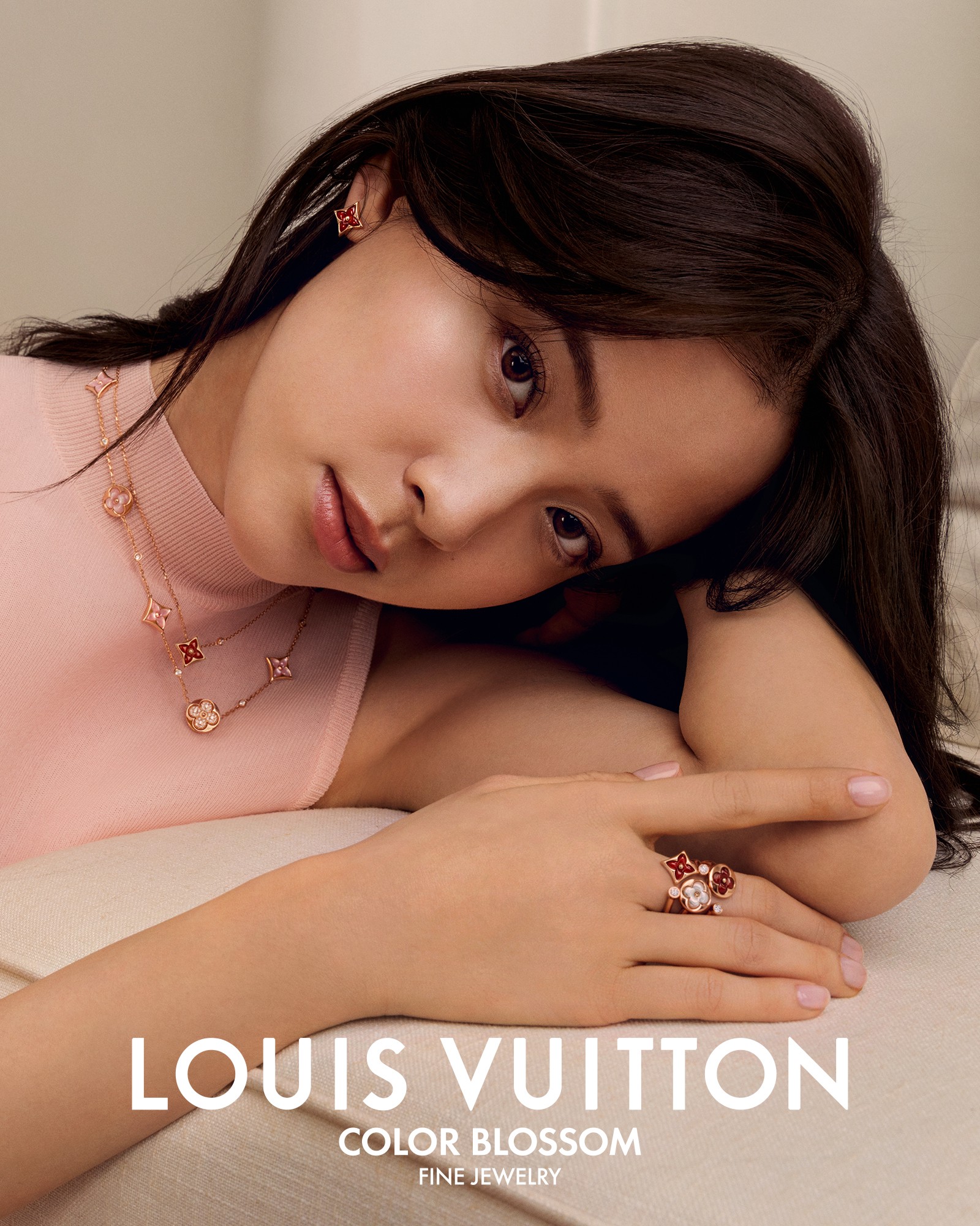 Hinh anh Louis Vuitton 'làm mới' Color Blossom với Ana de Armas và Ouyang Nana 4