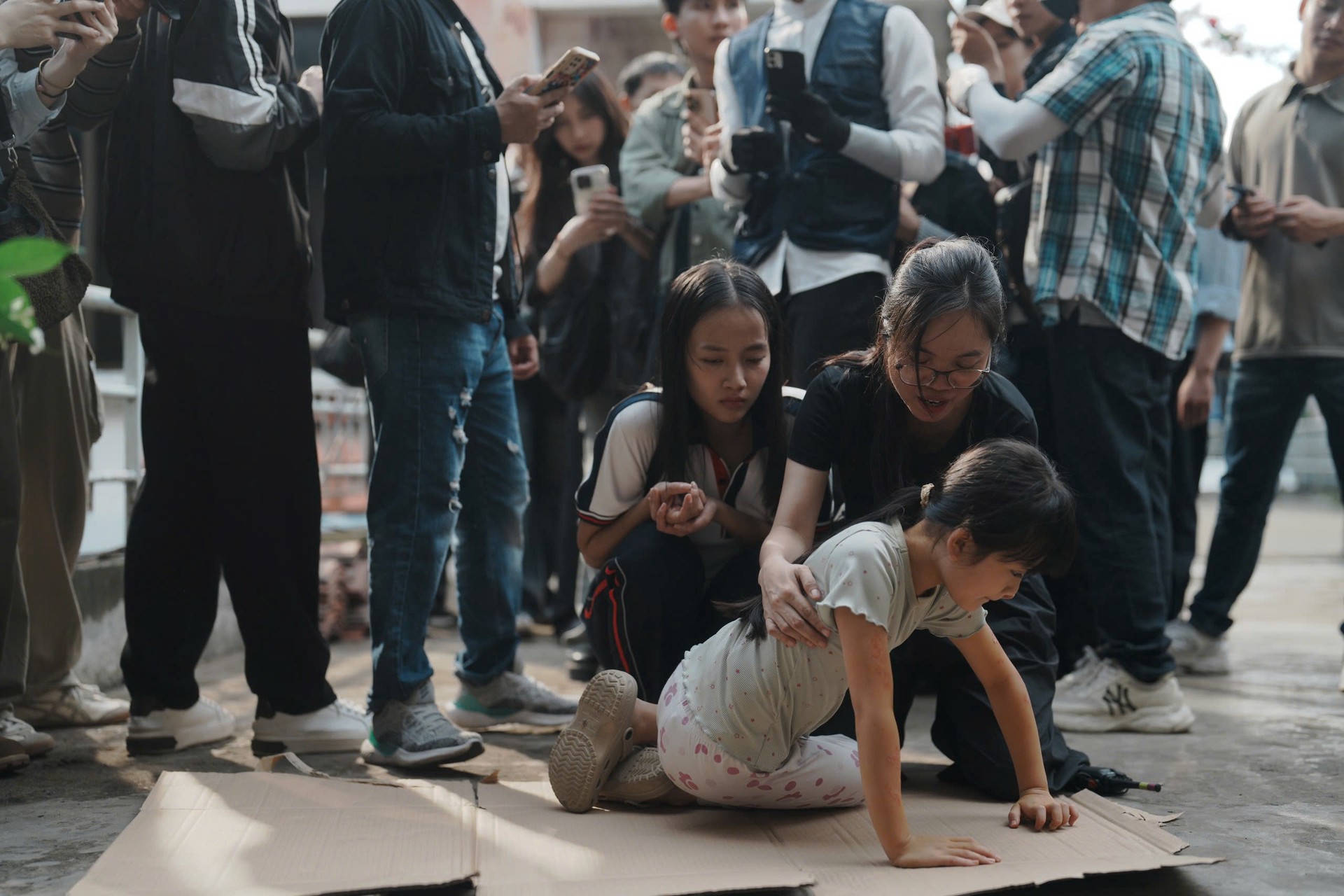 Hinh anh Không ít người định kiến và thực ra là nhiều trường hợp có thật cho thấy, đạo diễn làm truyền hình quá lâu năm khi chuyển sang điện ảnh, chất truyền hình vẫn còn trong phim. Từ trải nghiệm cá nhân, chị nghĩ sao về điều này? 6