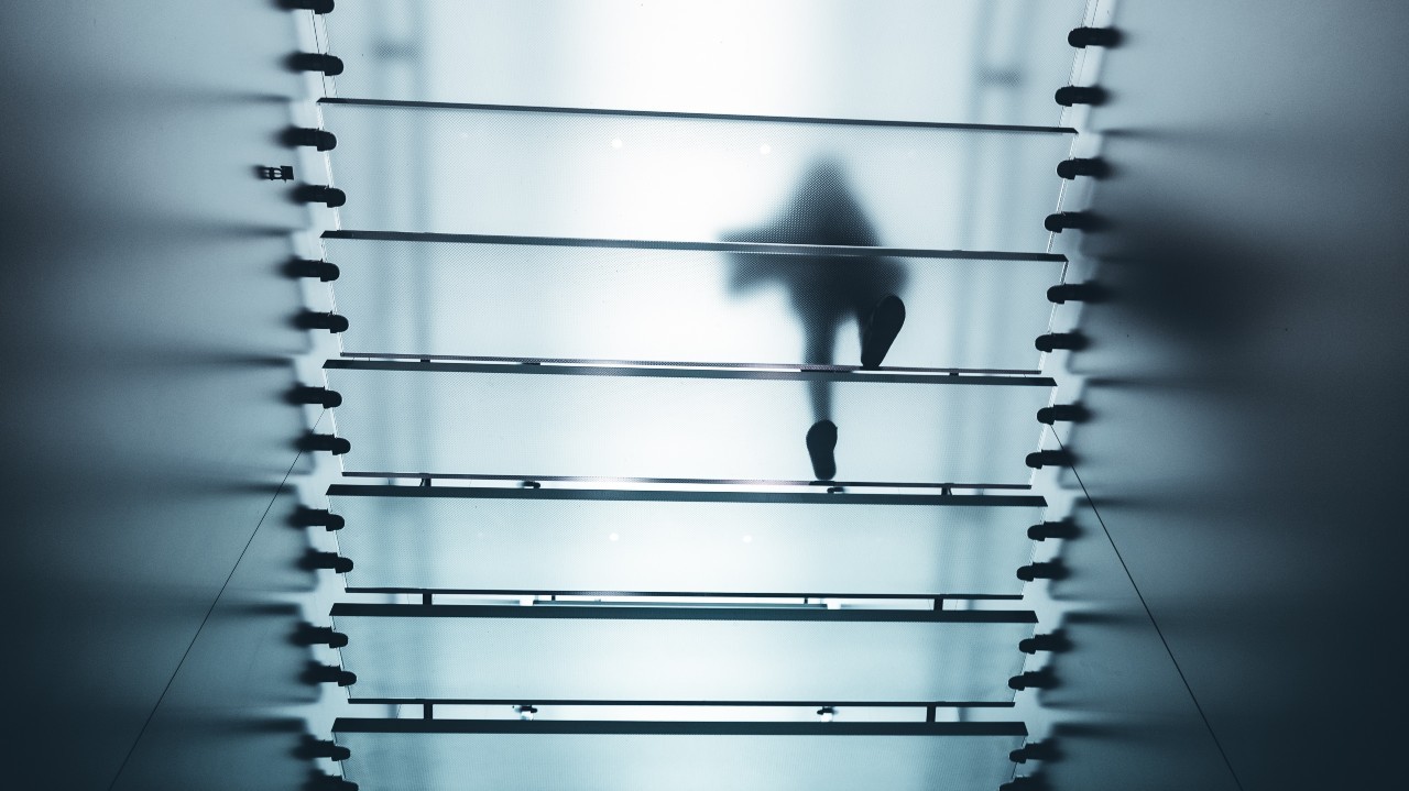 Hinh anh Trần thủy tinh (Glass Ceiling): 1
