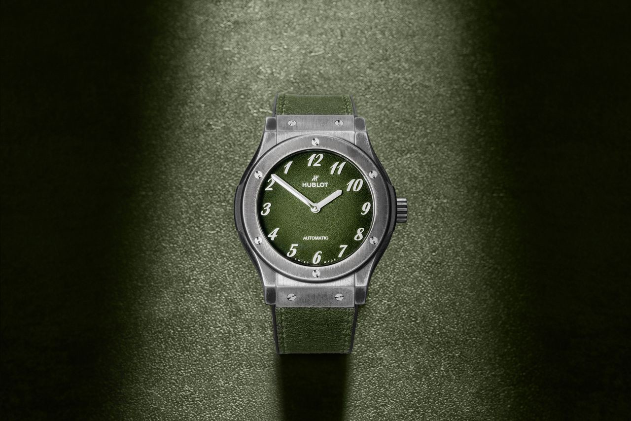 Hinh anh Hublot ra mắt Classic Fusion Titanium Retroverse phiên bản giới hạn hợp tác cùng The Hour Glass 2