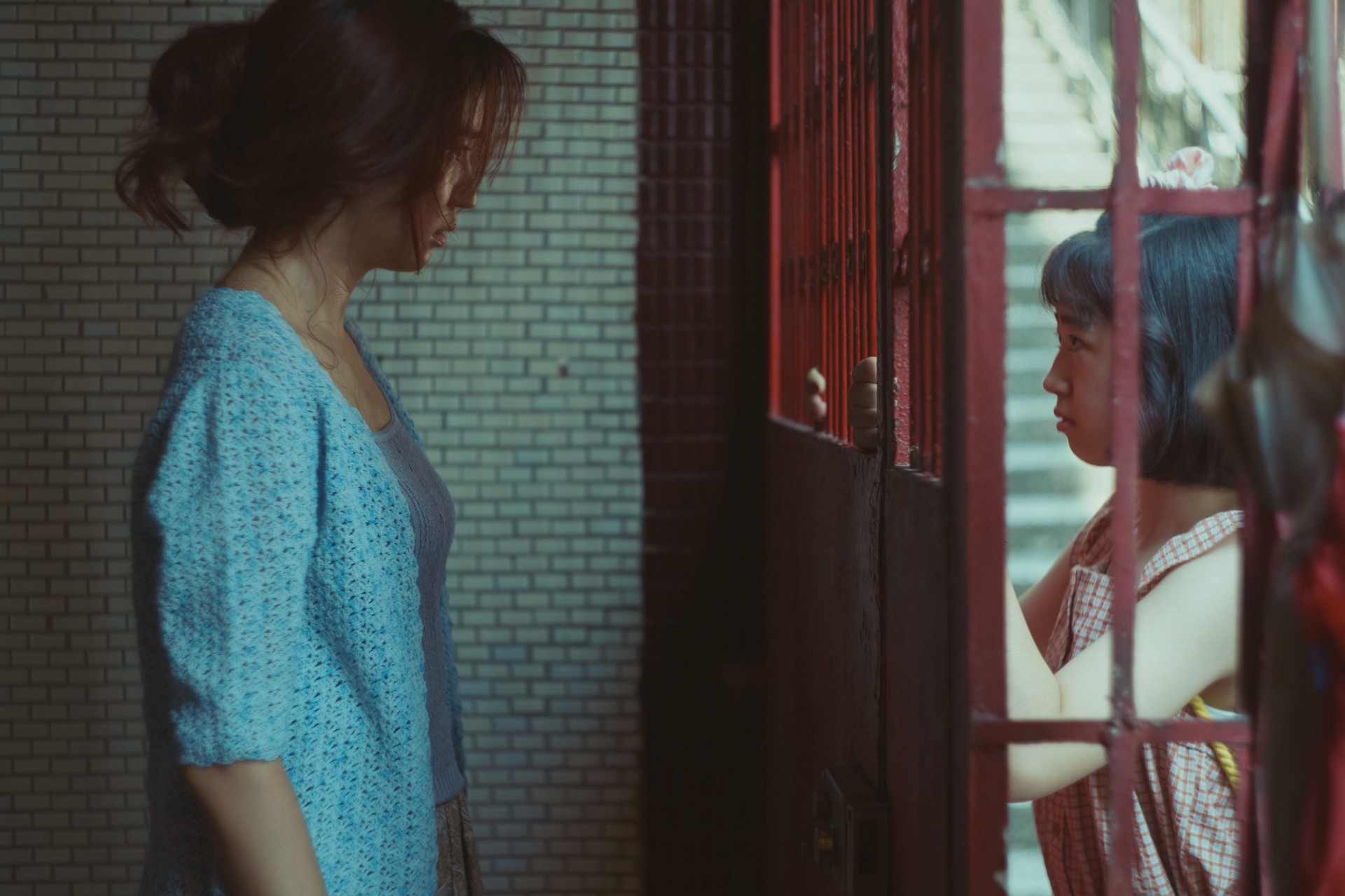 Hinh anh 'Girl' của Thư Kỳ: Tuổi thơ âm thầm ứa lệ 5