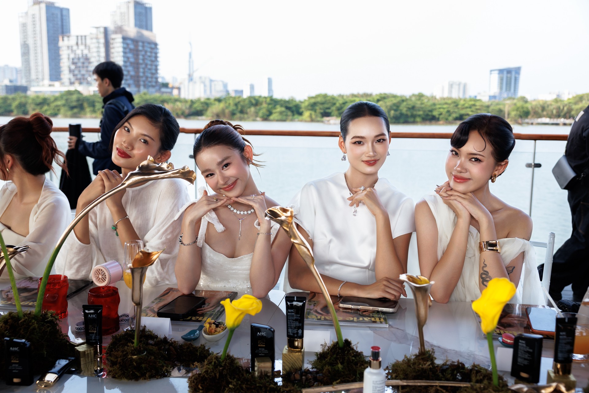 Hinh anh Marie Claire Privé x AHC: Chuyến du ngoạn mùa Hè bắt đầu từ chống nắng 6