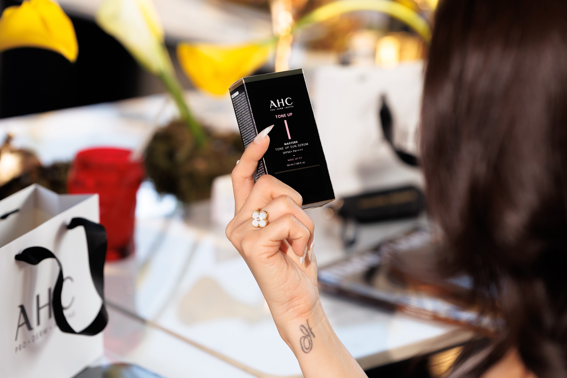 Hinh anh Marie Claire Privé x AHC: Chuyến du ngoạn mùa Hè bắt đầu từ chống nắng 16