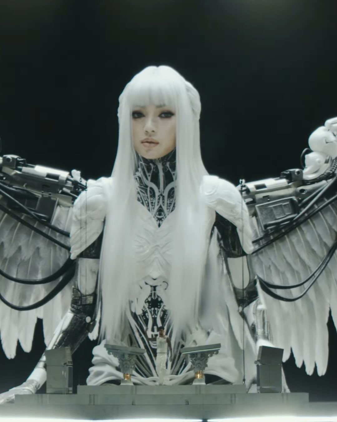 Hinh anh Lisa tại Coachella 2026: 'thiên thần sa ngã' chiếm trọn sân khấu 4