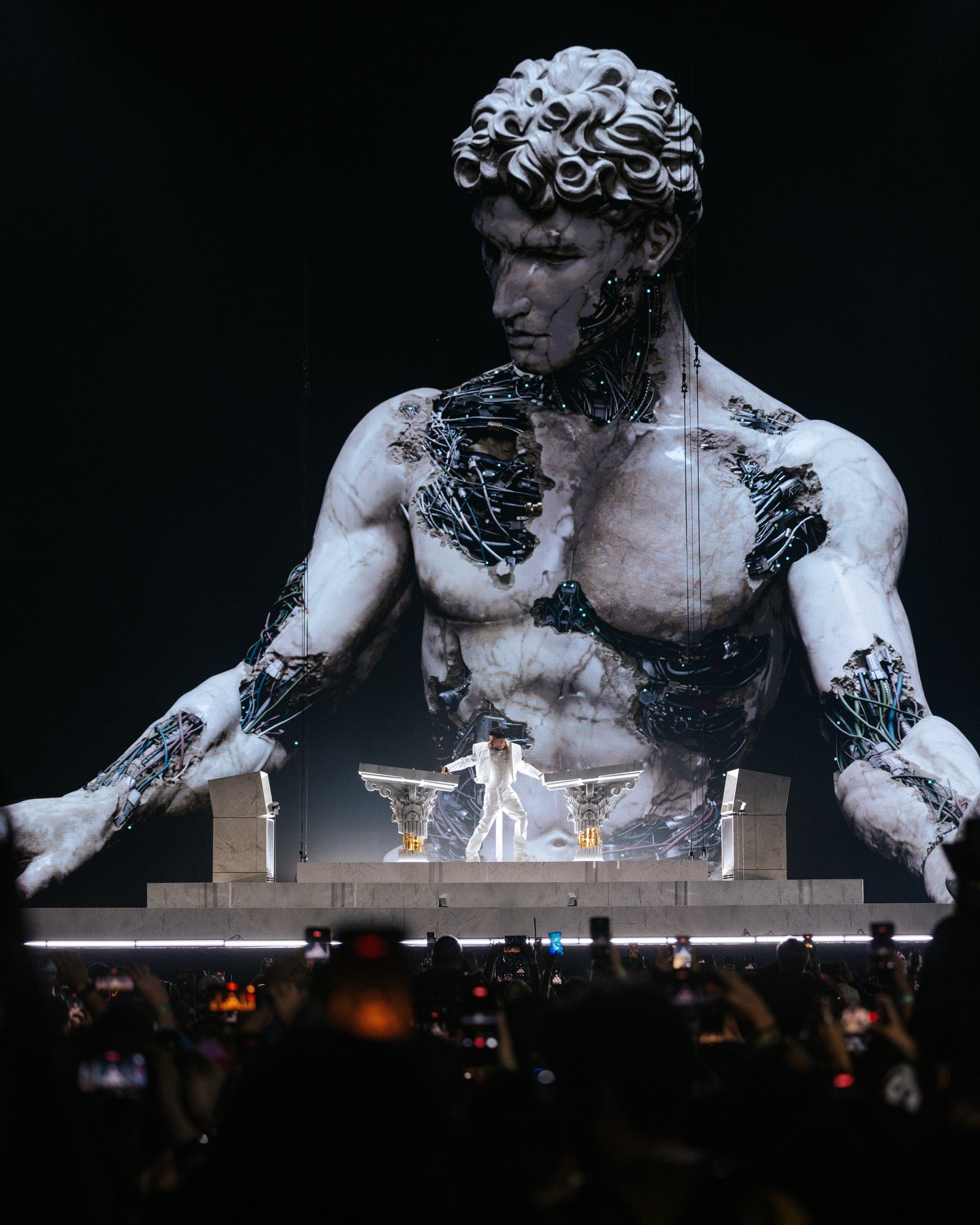 Hinh anh Lisa tại Coachella 2026: 'thiên thần sa ngã' chiếm trọn sân khấu 3