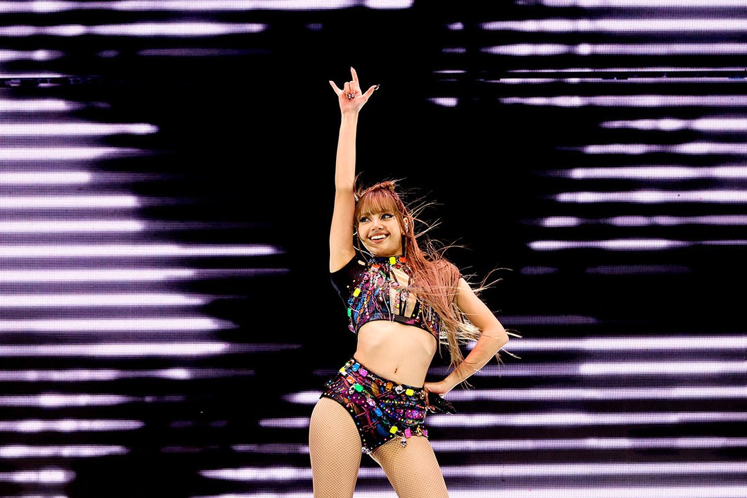 Hinh anh Lisa tại Coachella 2026: 'thiên thần sa ngã' chiếm trọn sân khấu 8