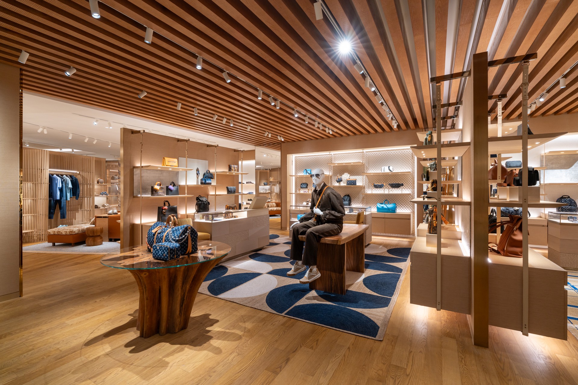 Hinh anh 'Art of Travel' định hình cửa hàng đầu tiên dành cho nam của Louis Vuitton tại Việt Nam 5