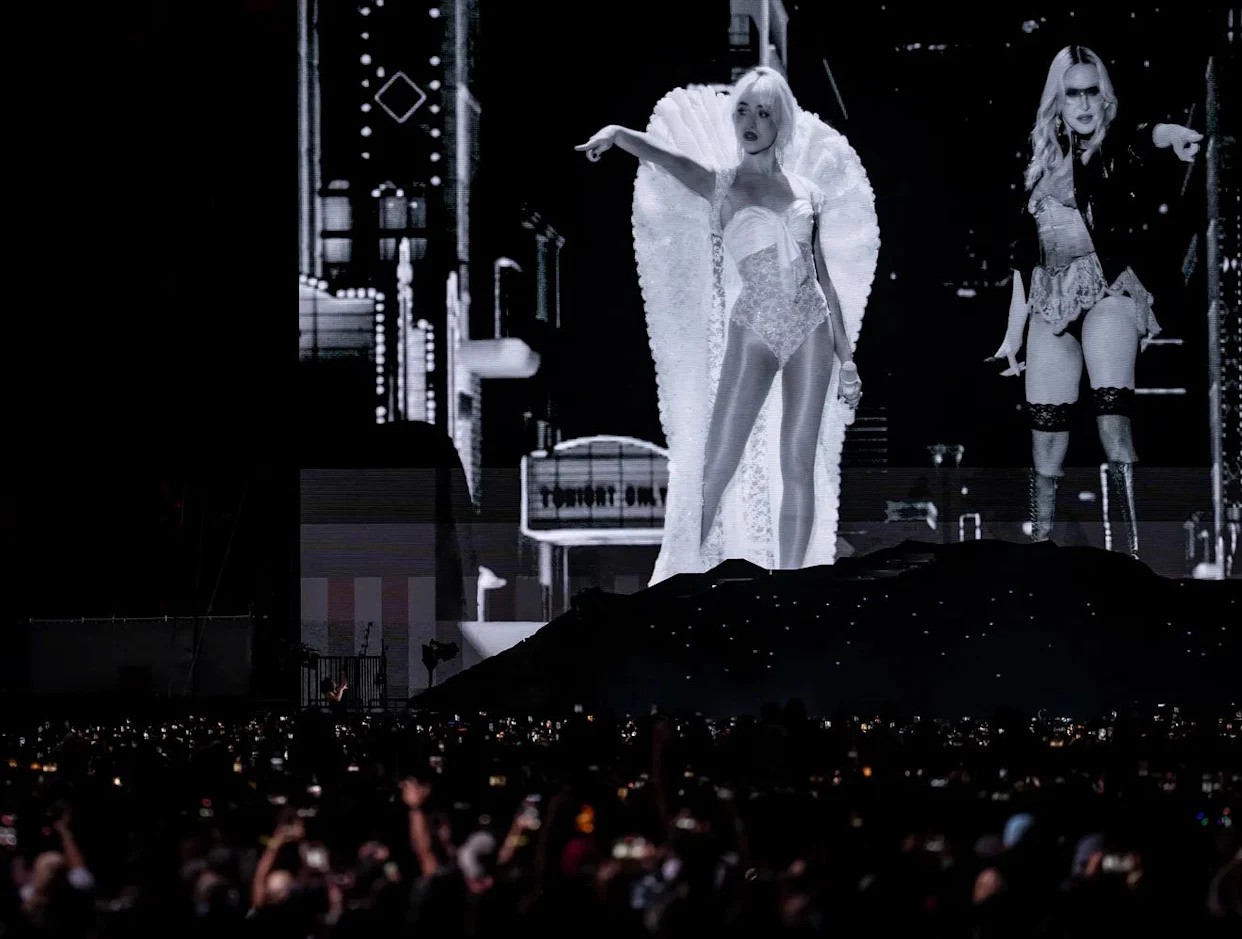 Hinh anh Thấy gì từ màn kết hợp "thế kỷ" giữa Madonna và Sabrina Carpenter tại Coachella 2026? 1