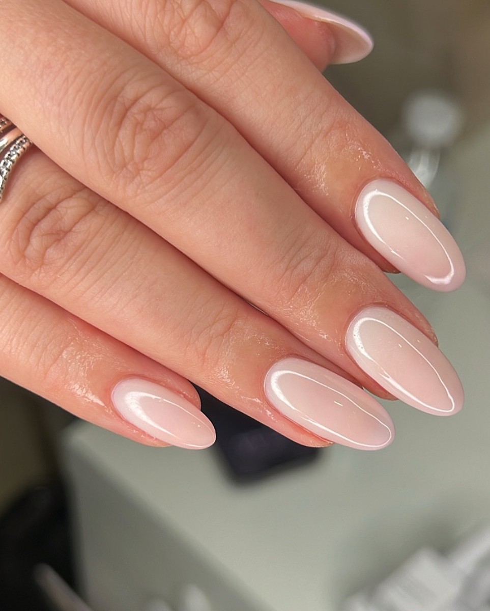 Hinh anh 5 màu nail thanh lịch kiểu Pháp cho mùa Hè 2026 5