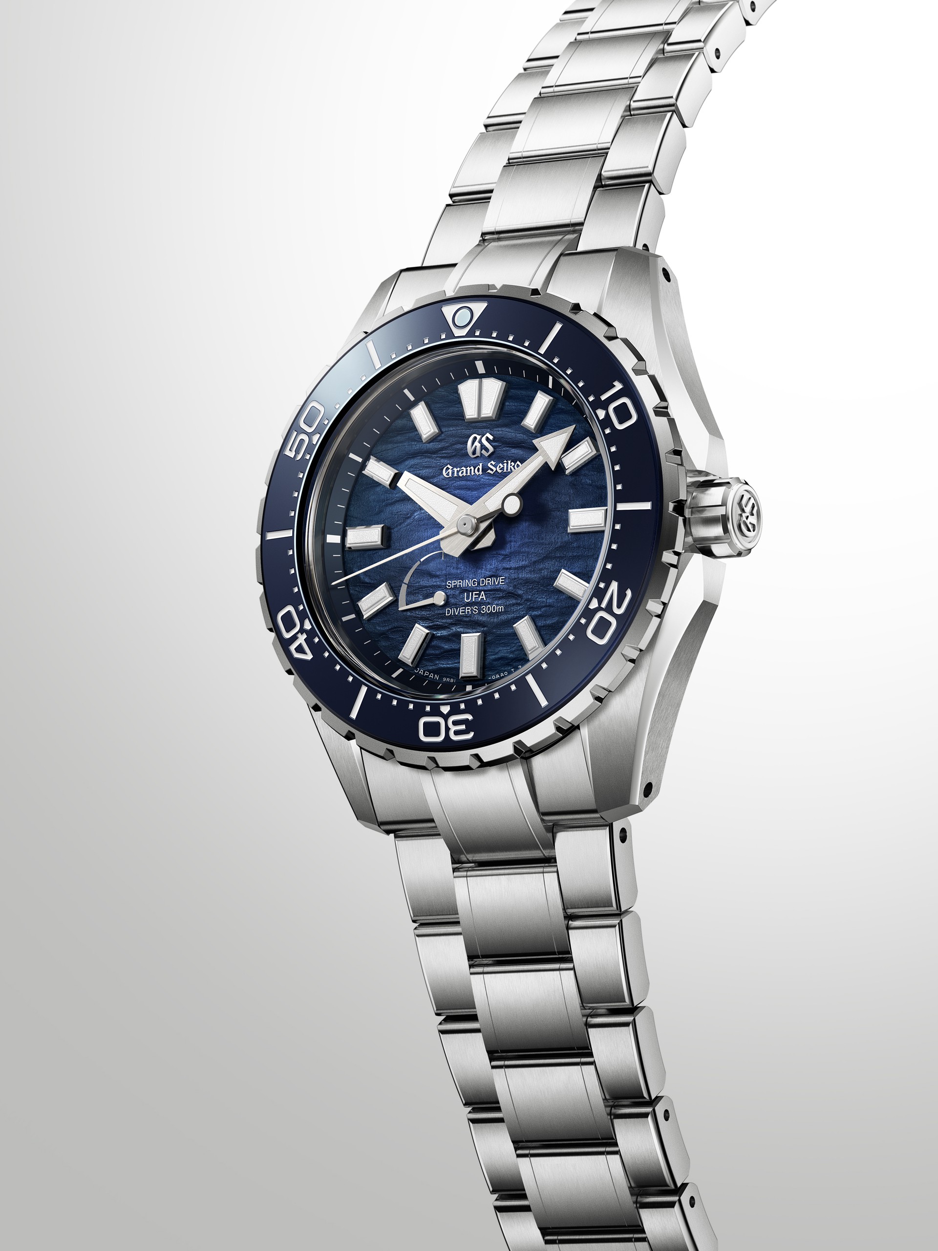 Hinh anh Giải mã sức hút từ Spring Drive U.F.A. Ushio 300 Diver - Tuyệt tác đồng hồ lặn nhỏ gọn nhất của Grand Seiko 1