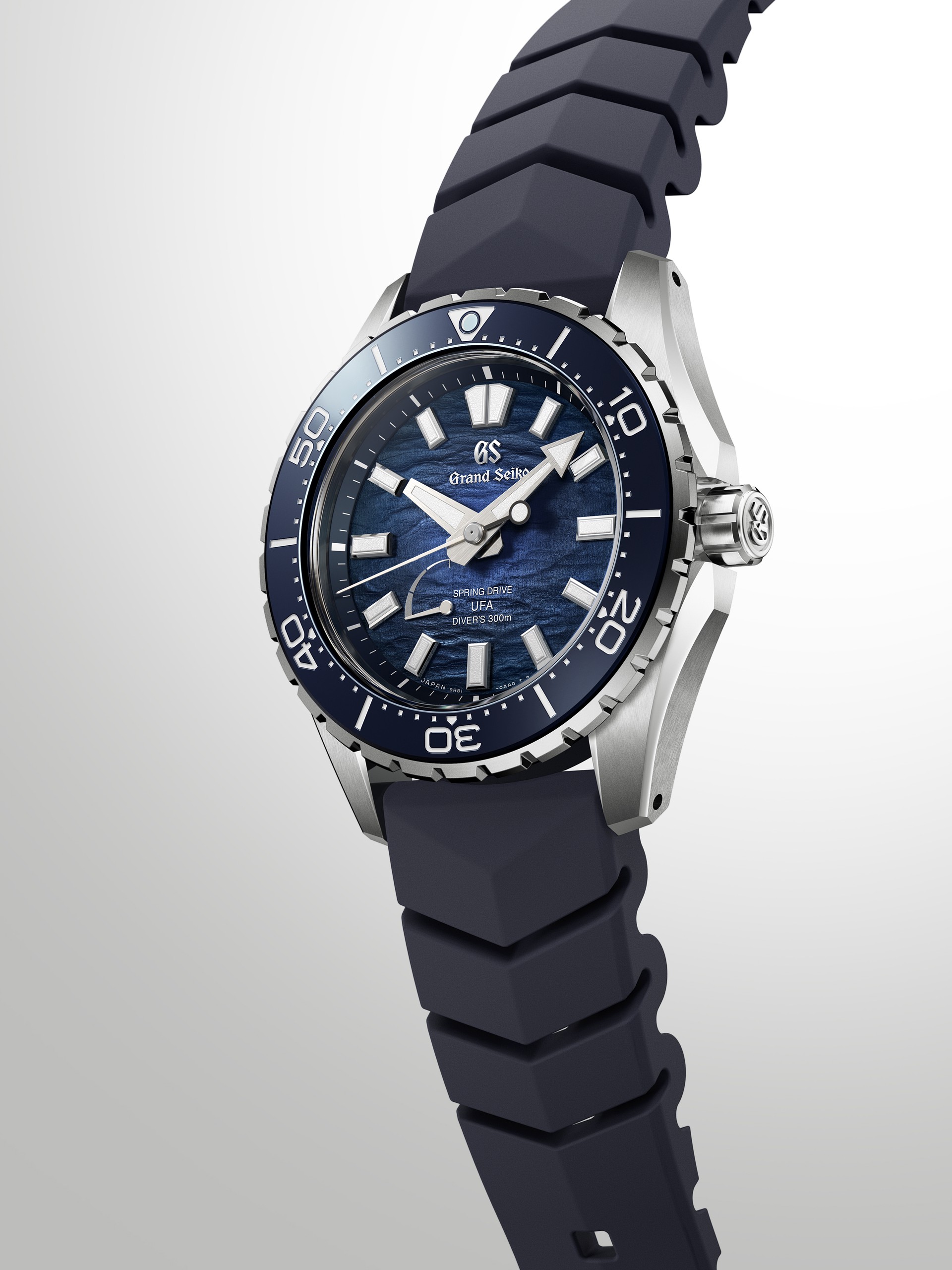 Hinh anh Giải mã sức hút từ Spring Drive U.F.A. Ushio 300 Diver - Tuyệt tác đồng hồ lặn nhỏ gọn nhất của Grand Seiko 3