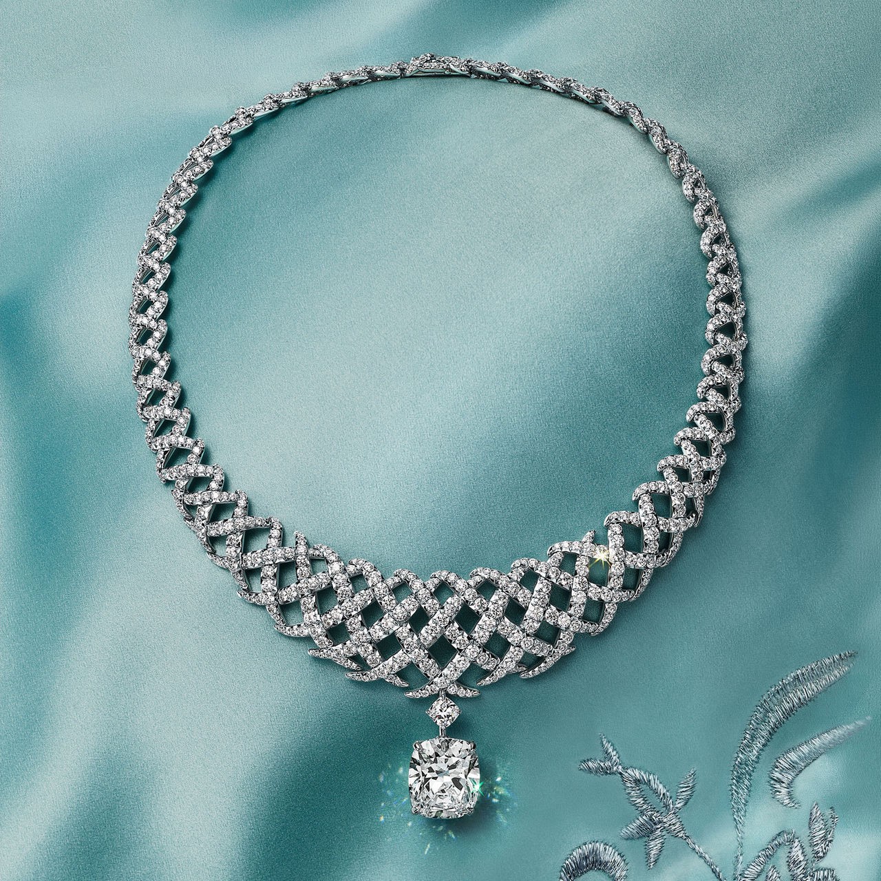 Hinh anh Blue Book 2026 - Chương Xuân: Bản tình ca trong khu vườn cổ tích 16