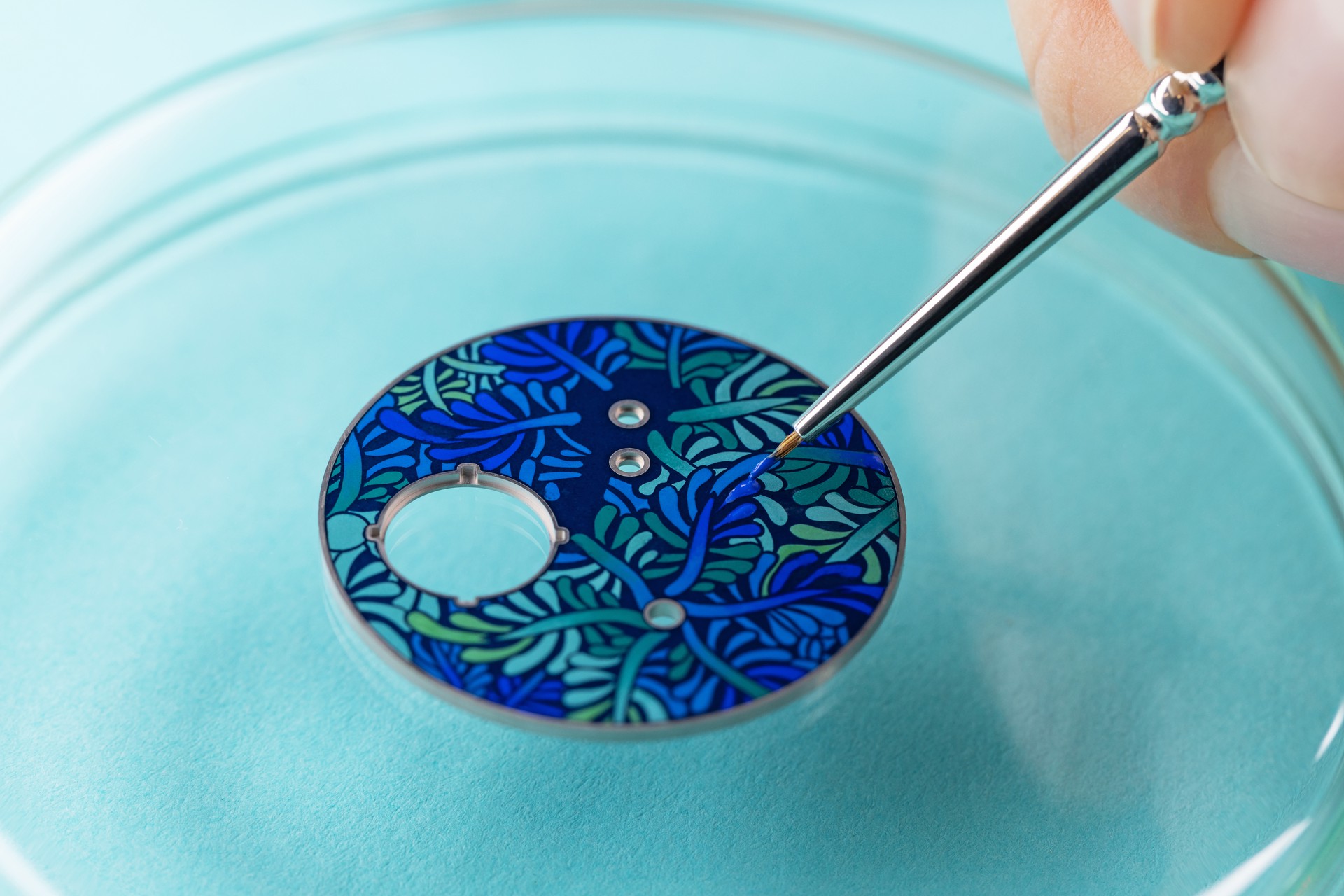 Hinh anh Tiffany & Co. ra mắt đồng hồ High Jewelry Paradise Bird Parrot trong Blue Book 2026: Hidden Garden 4