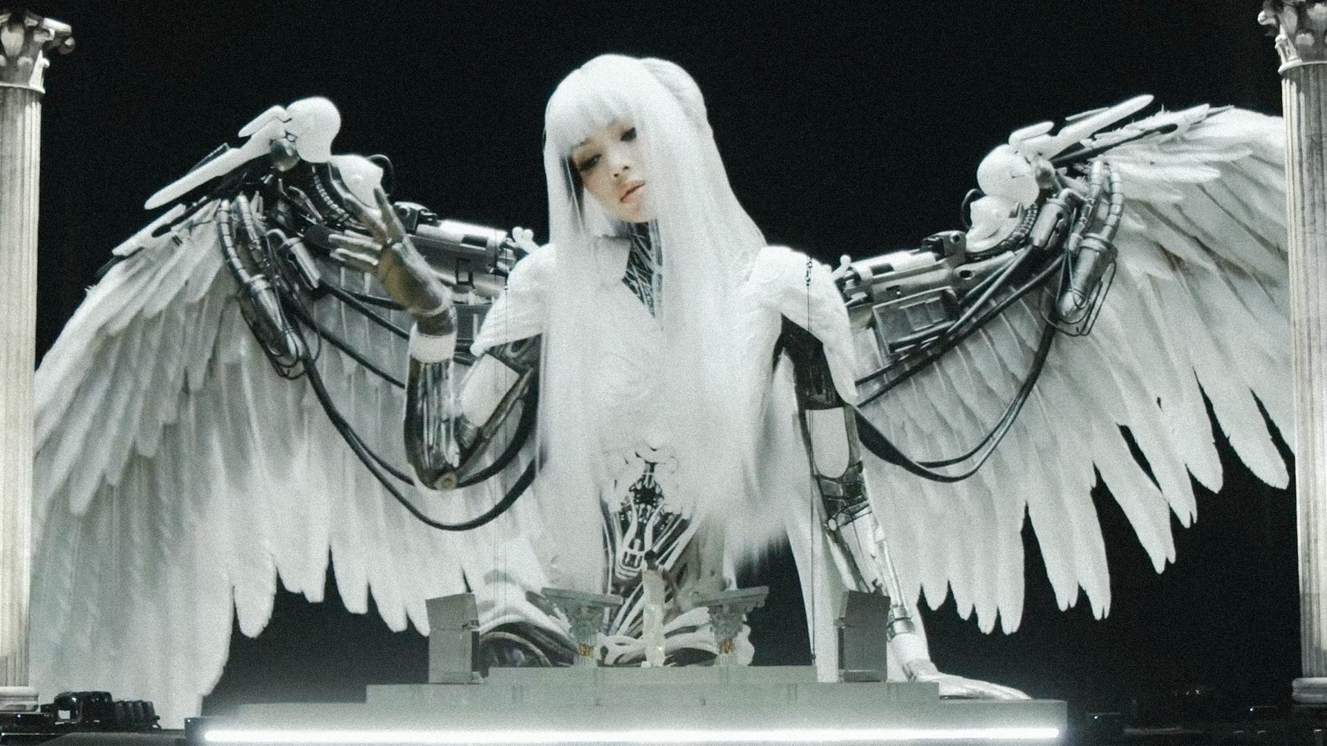 Lisa tại Coachella 2026: 'thiên thần sa ngã' chiếm trọn sân khấu