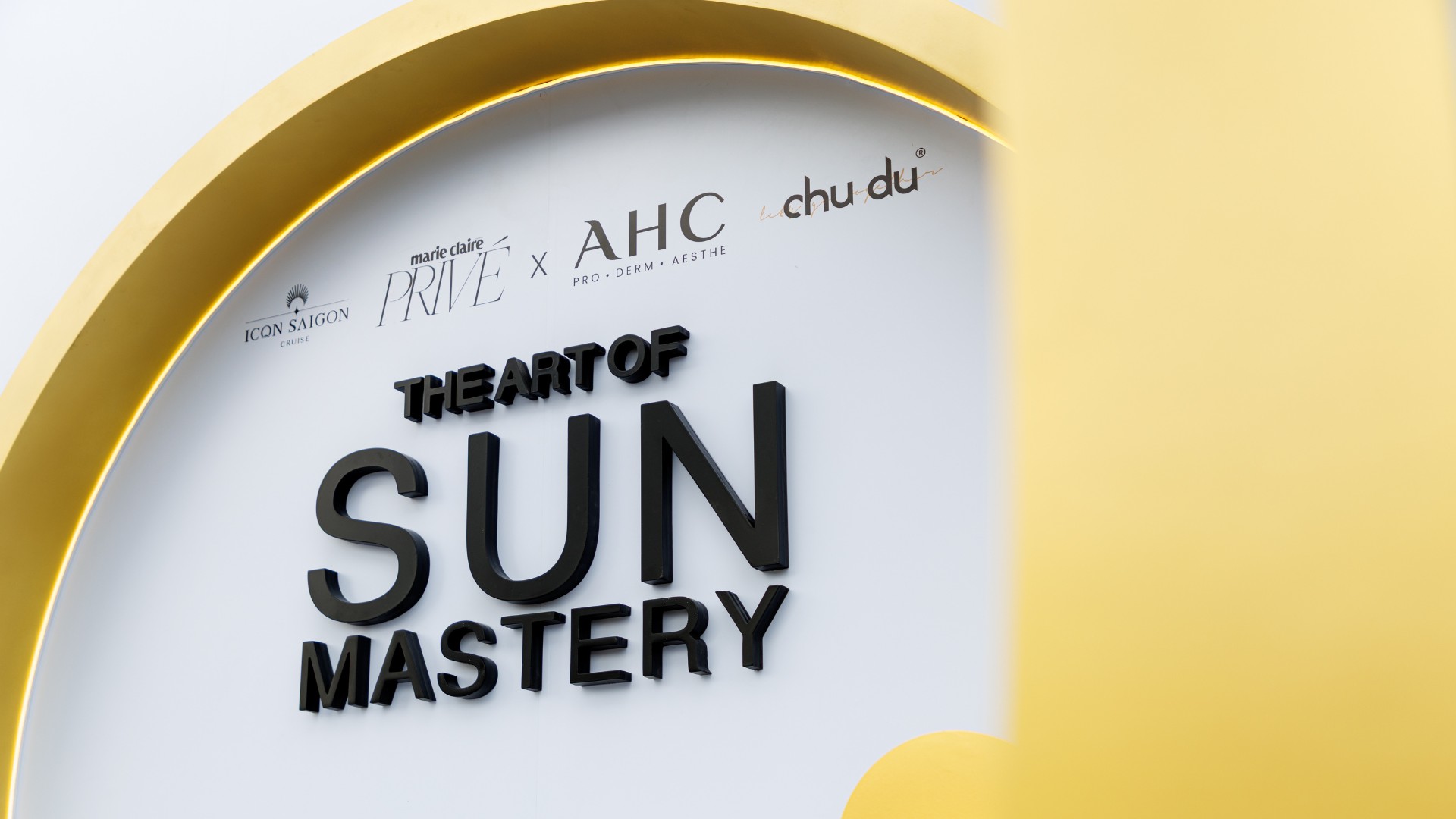 Marie Claire Privé x AHC: Chuyến du ngoạn mùa Hè bắt đầu từ chống nắng