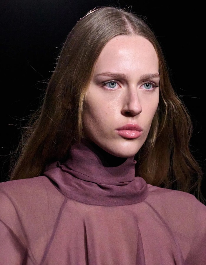 Hinh anh Chào Hè với 6 xu hướng trang điểm đậm tính nghệ thuật 17