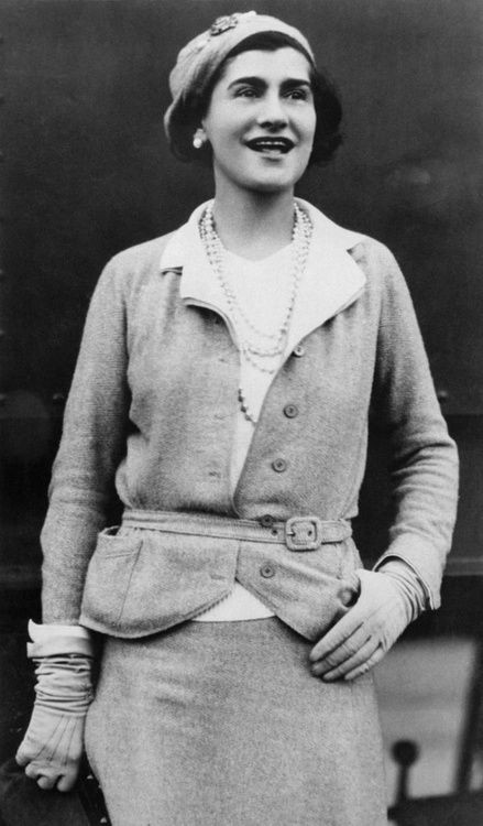 Hinh anh Biarritz đã trở thành một phần không thể thay thế trong lịch sử CHANEL. Chúng tôi rất hân hạnh khi Matthieu Blazy lựa chọn vùng đất thân thuộc này để gửi gắm tầm nhìn đầu tiên của anh cho bộ sưu tập Cruise. 4