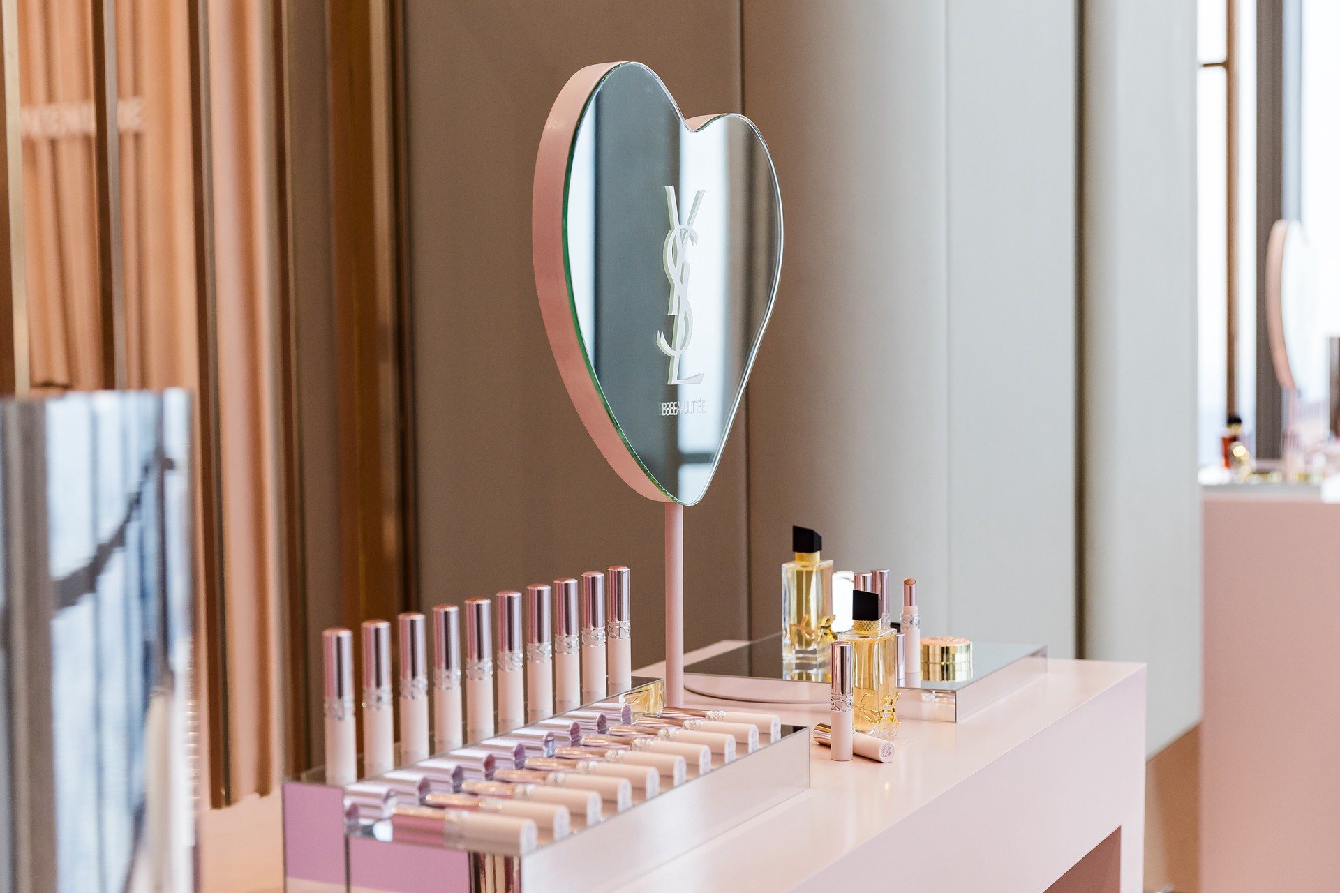 Hinh anh YSL Beauty mở ra chương mới cùng son voan mịn mờ YSL LOVENUDE 4