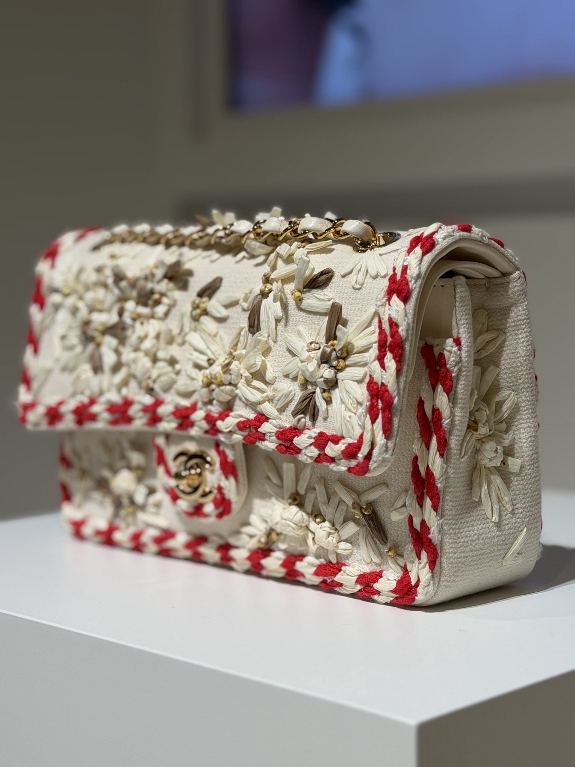 Hinh anh CHANEL Métiers d’art 2026 tại Seoul: Cuộc “di cư” của hệ phụ kiện CHANEL vào lòng đô thị  4