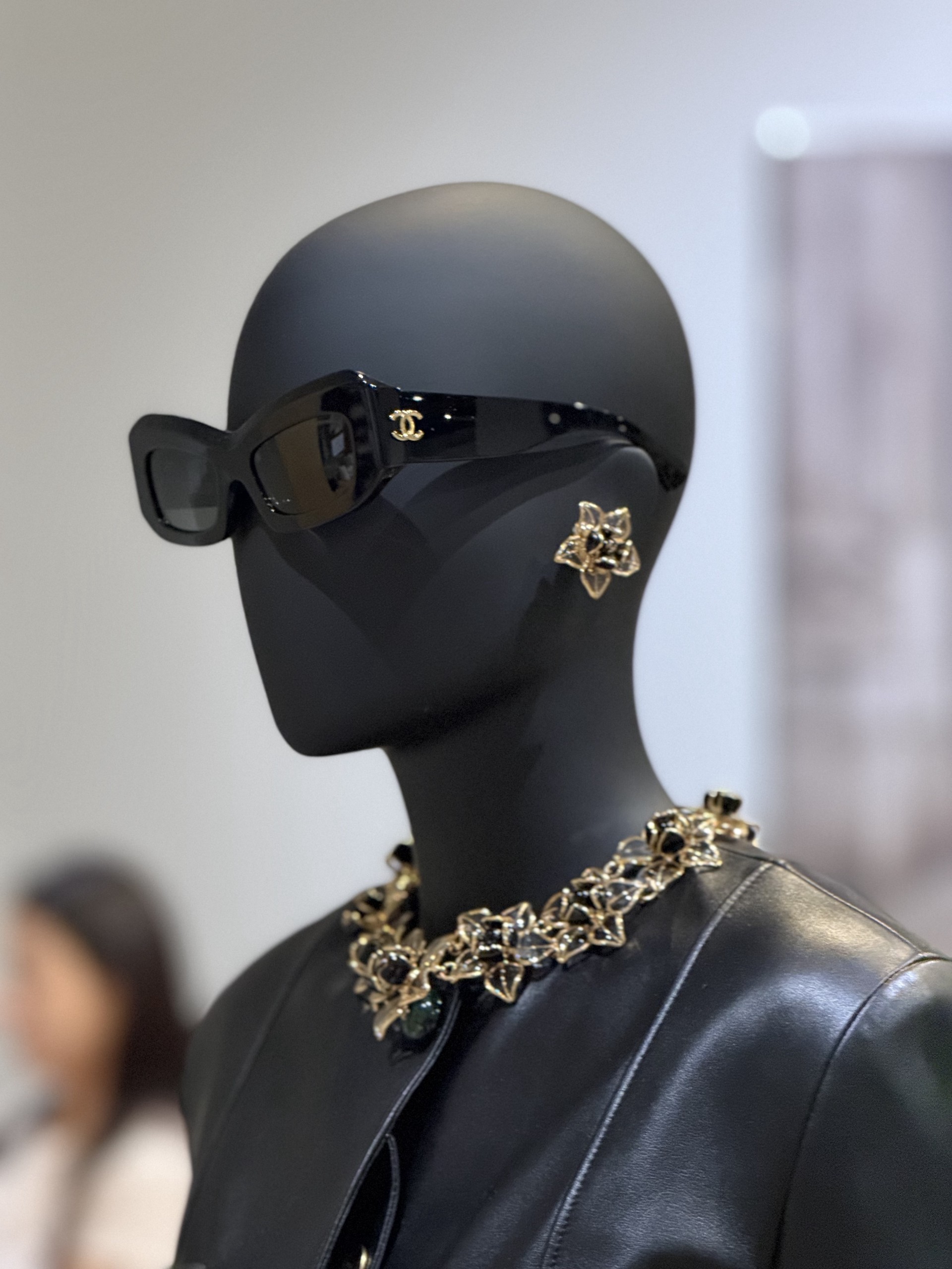 Hinh anh CHANEL Métiers d’art 2026 tại Seoul: Cuộc “di cư” của hệ phụ kiện CHANEL vào lòng đô thị  17