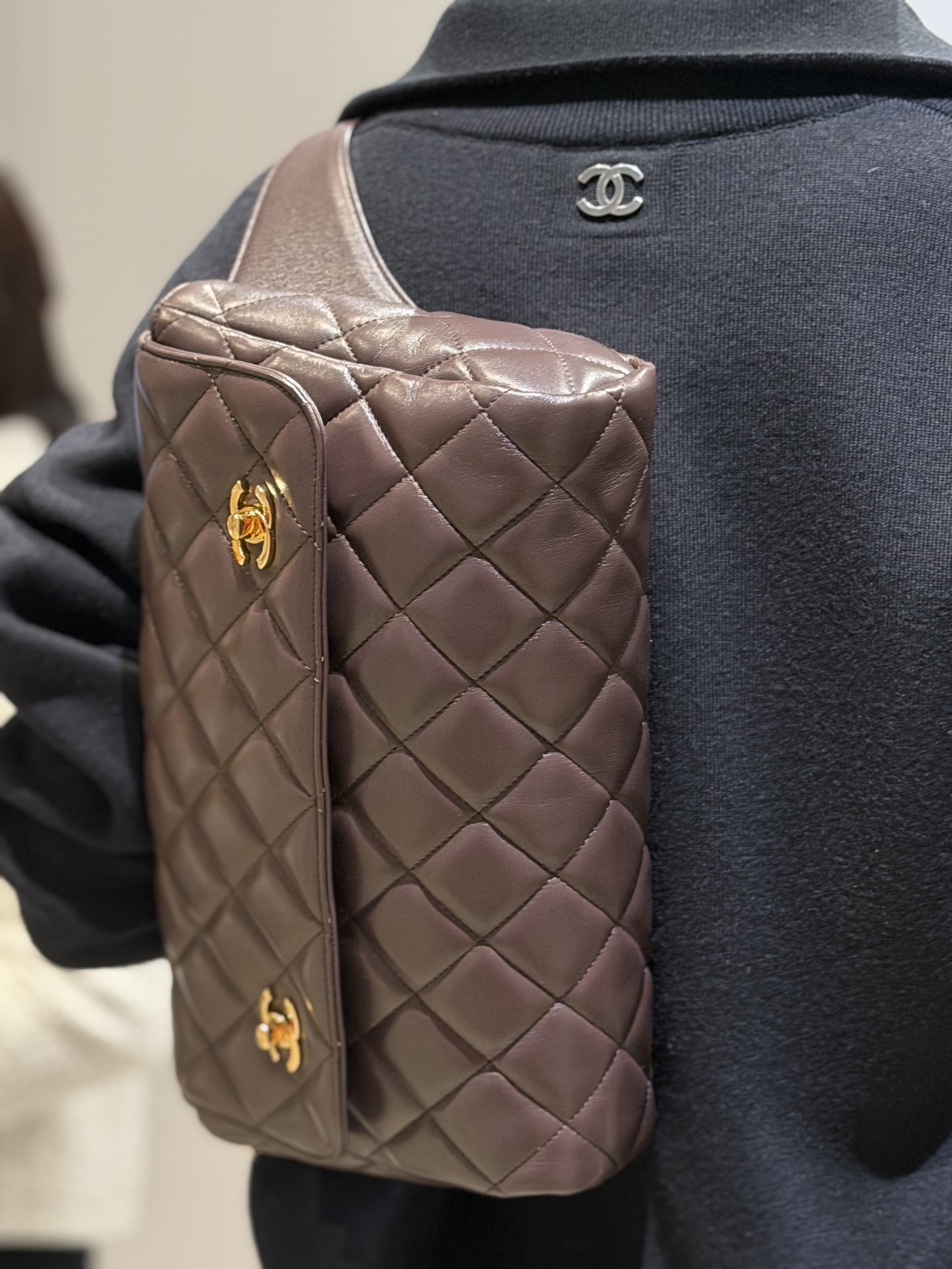 Hinh anh CHANEL Métiers d’art 2026 tại Seoul: Cuộc “di cư” của hệ phụ kiện CHANEL vào lòng đô thị  7