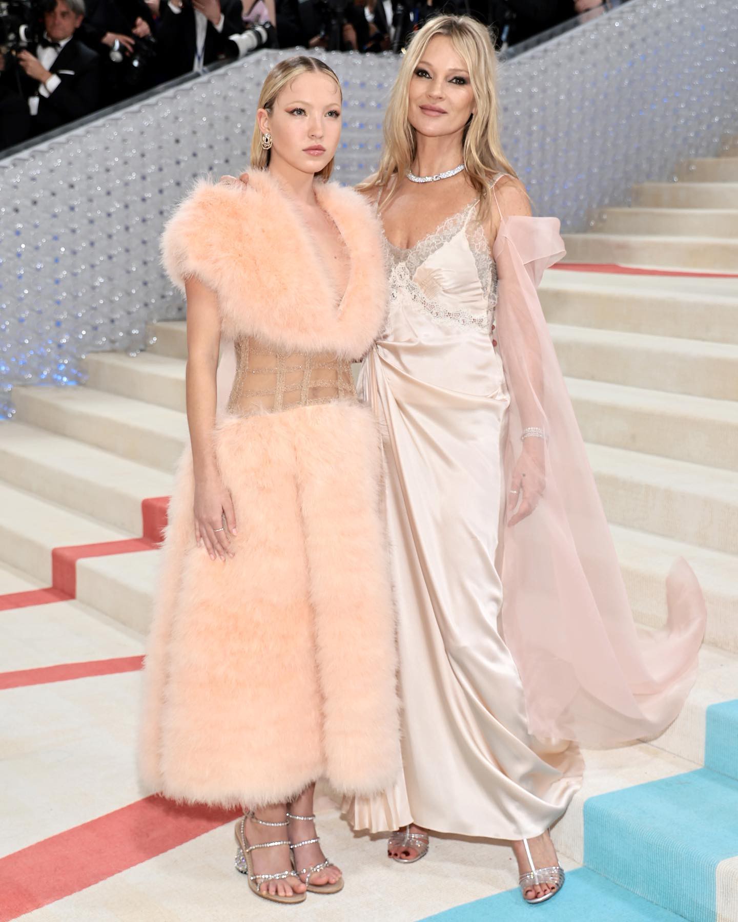 Hinh anh 4 cặp mẹ con khuấy đảo “mother - daughter fashion” đương đại 16